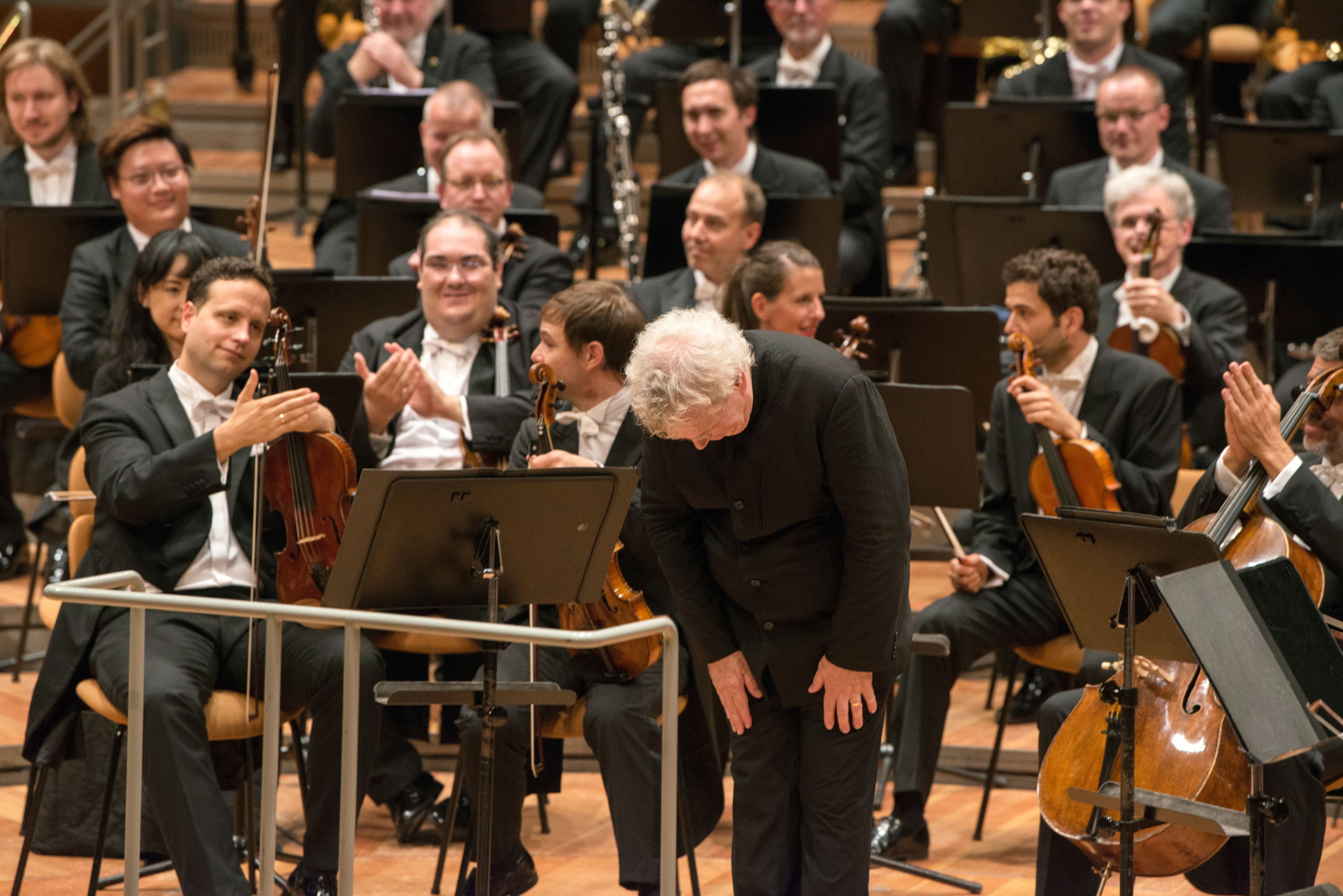 The conductor bows at the end of his last symphony concert with the Berlin Philharmonic in 2018