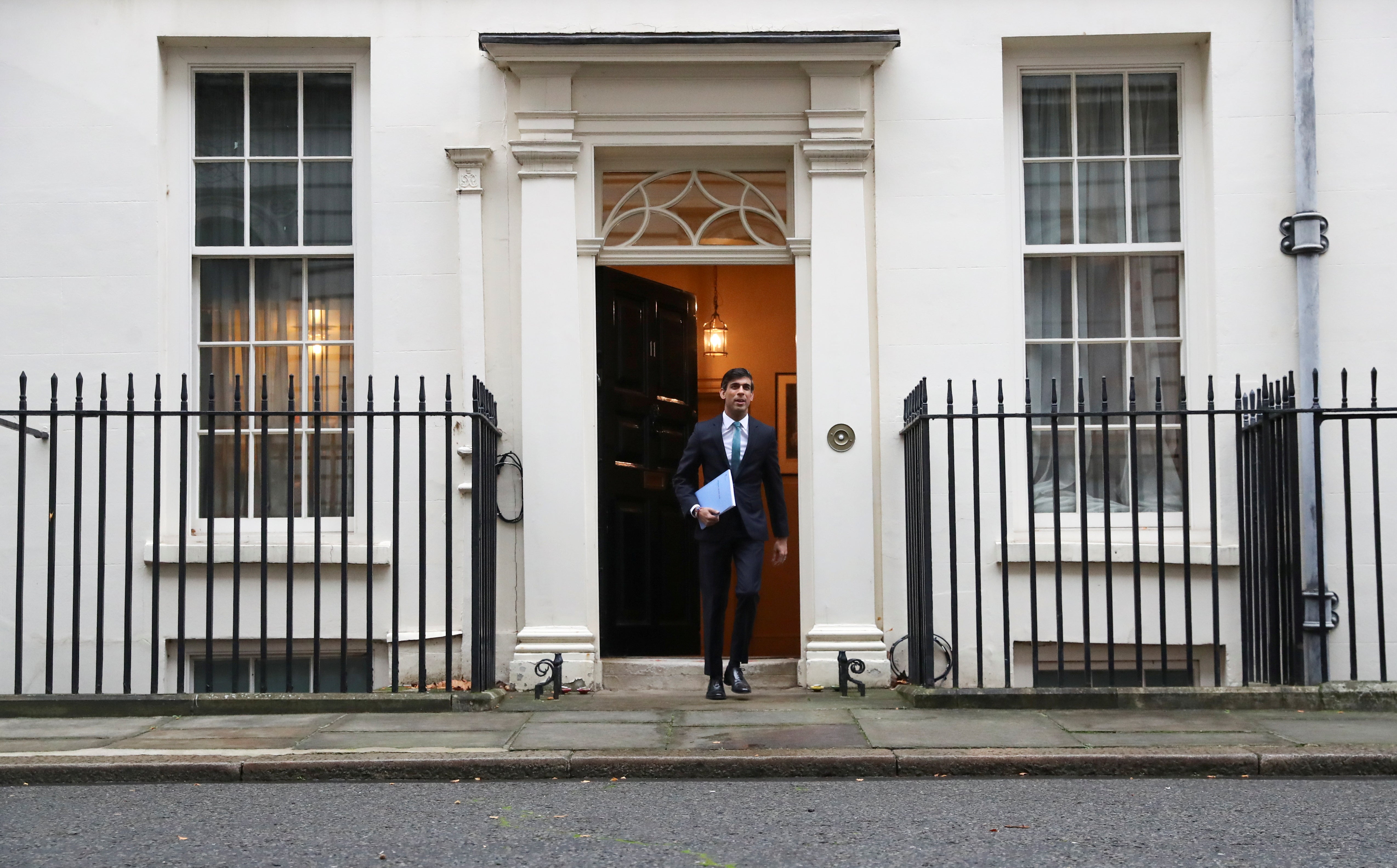 Rishi Sunak leaves Downing Street