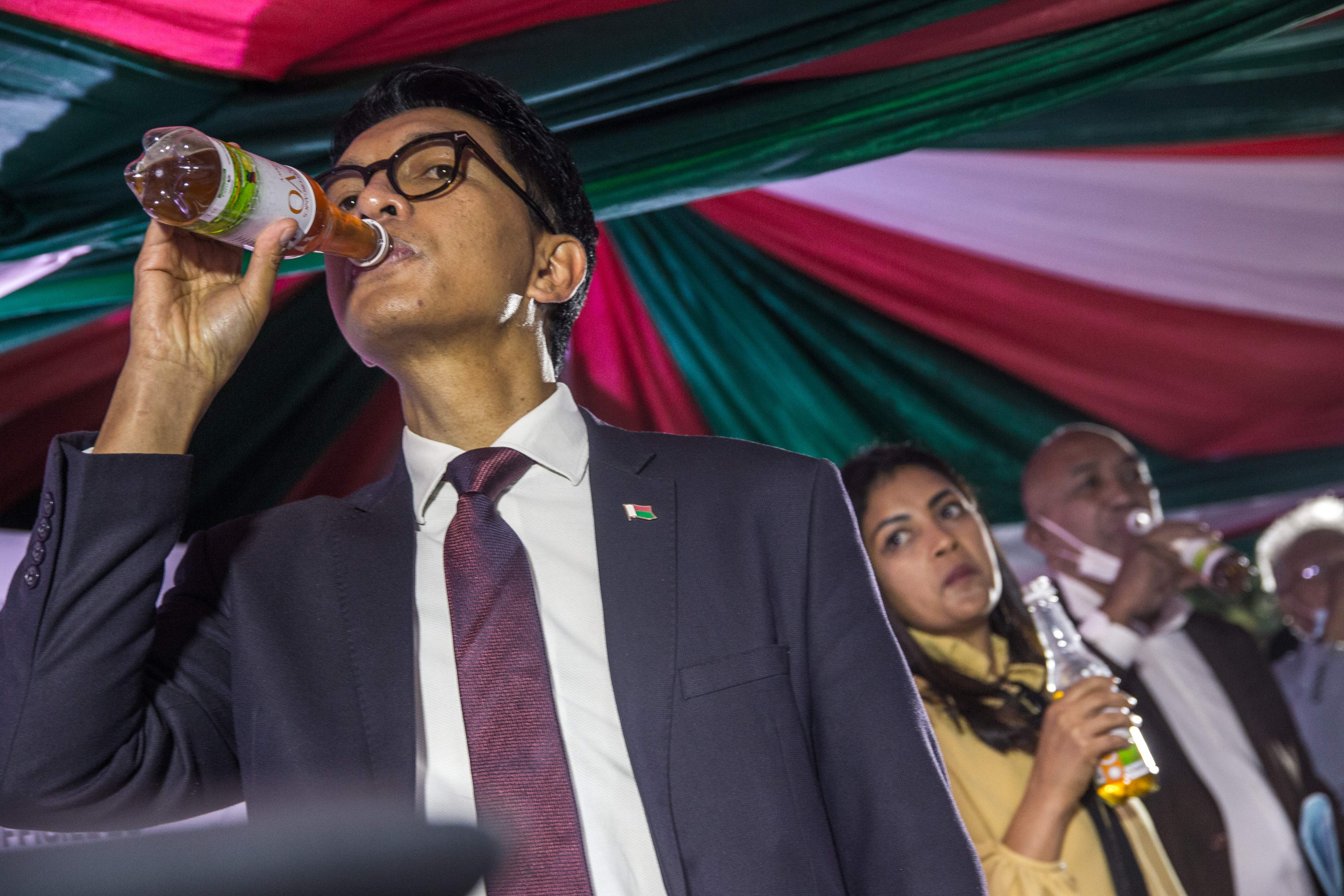 Madagascan president Andry Rajoelina drinking a sample of ‘Covid-Organics’