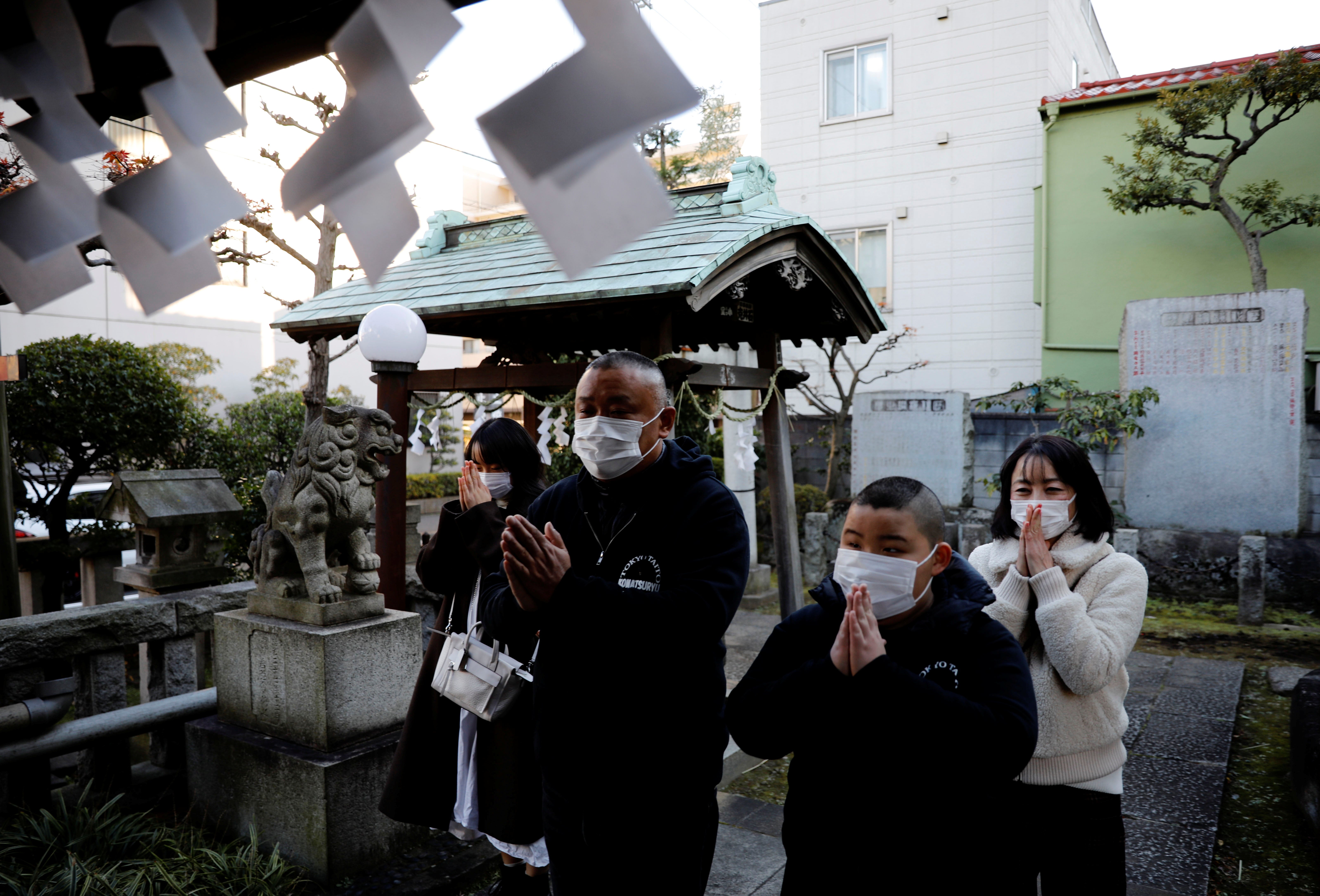 Kyuta and family pray for success as a sumo wrestler at Nominosukune shrine, where the God of Sumo is said to reside