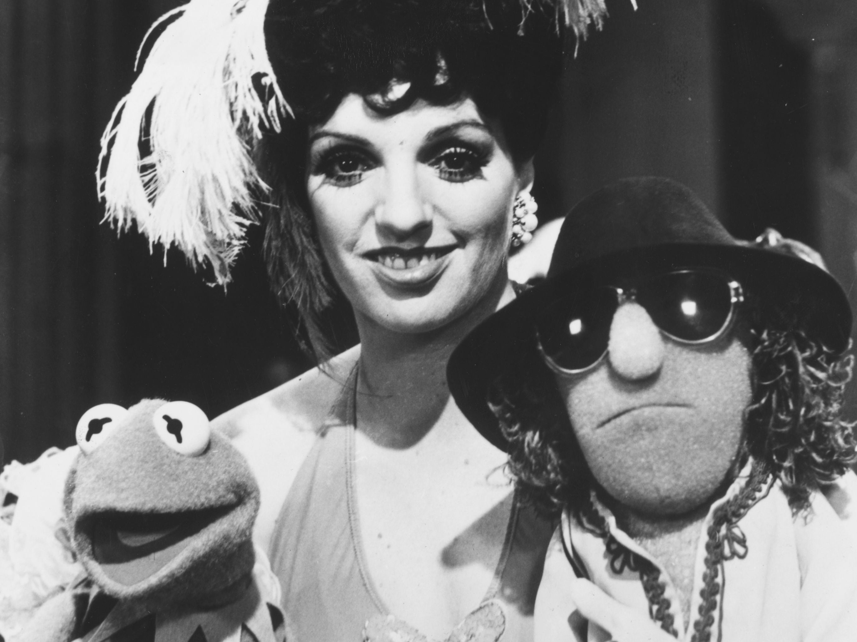 Liza Minnelli with muppets Kermit the Frog and Zoot on the set of The Muppet Show at Elstree Studios, London