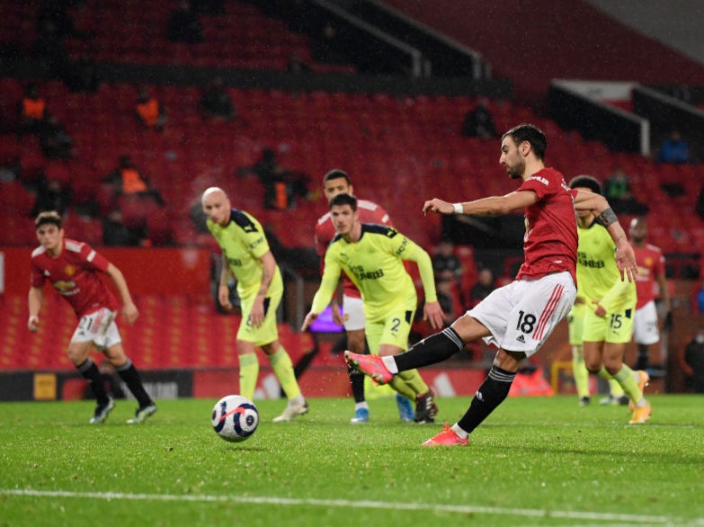 Bruno Fernandes scores from the penalty spot