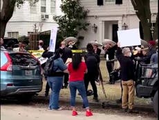 Mariachi band plays outside Ted Cruz’s home following Cancun trip controversy