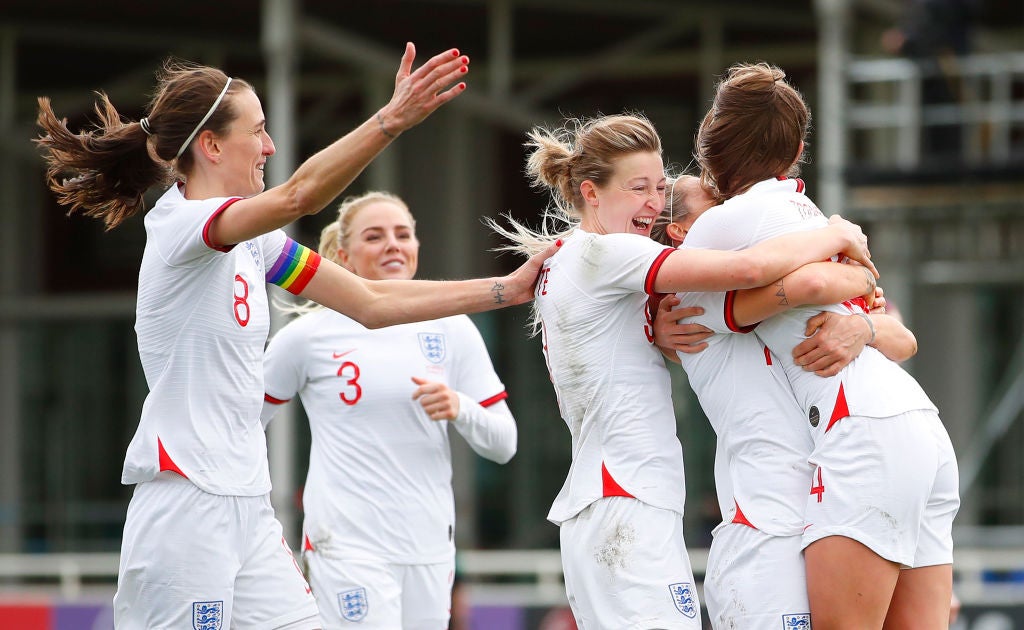 Ella Toone celebrates with teammates Rachel Daly, Ellen White and Jill Scott