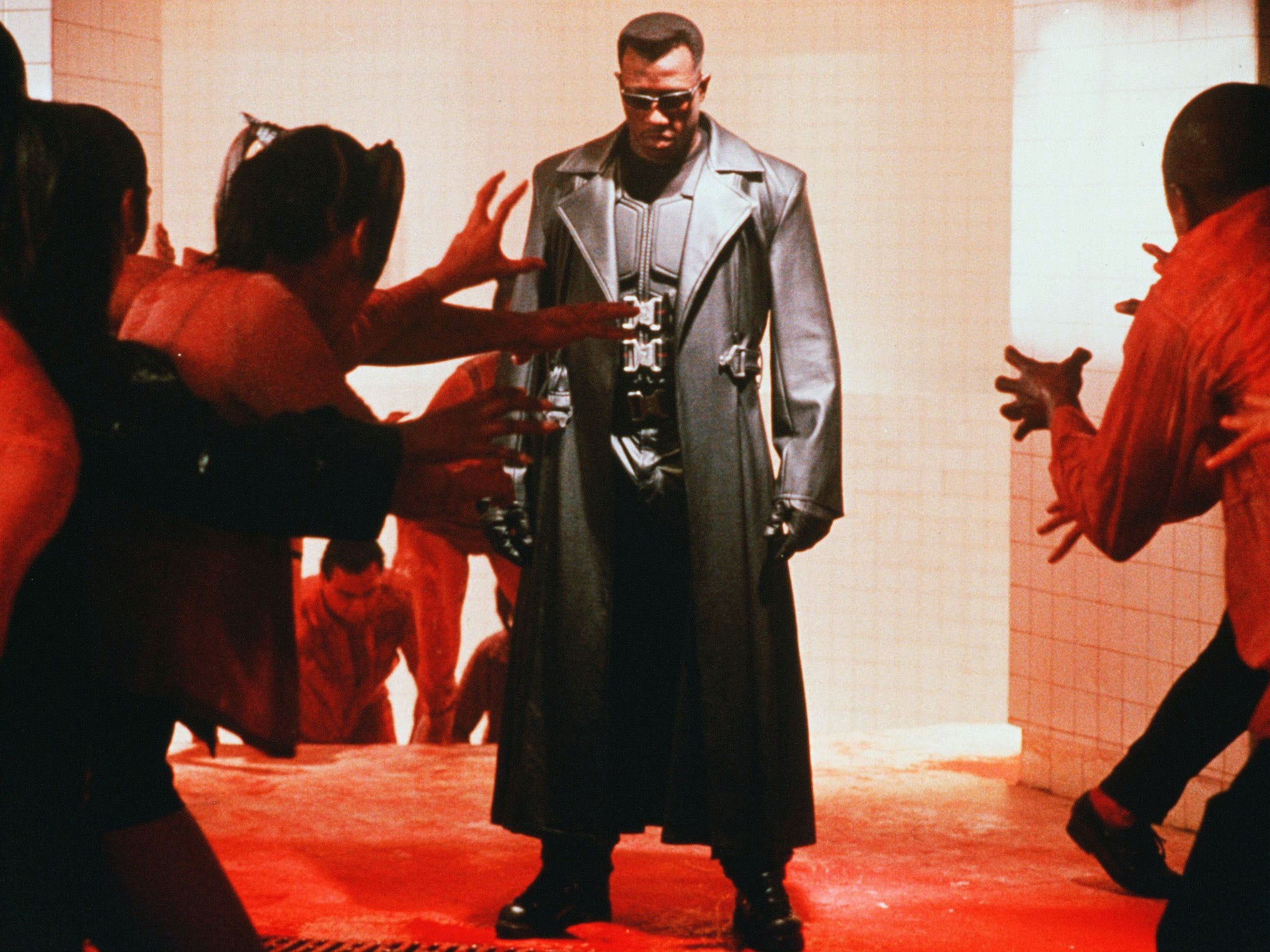 Snipes as the half-vampire, half-human vampire hunter Blade