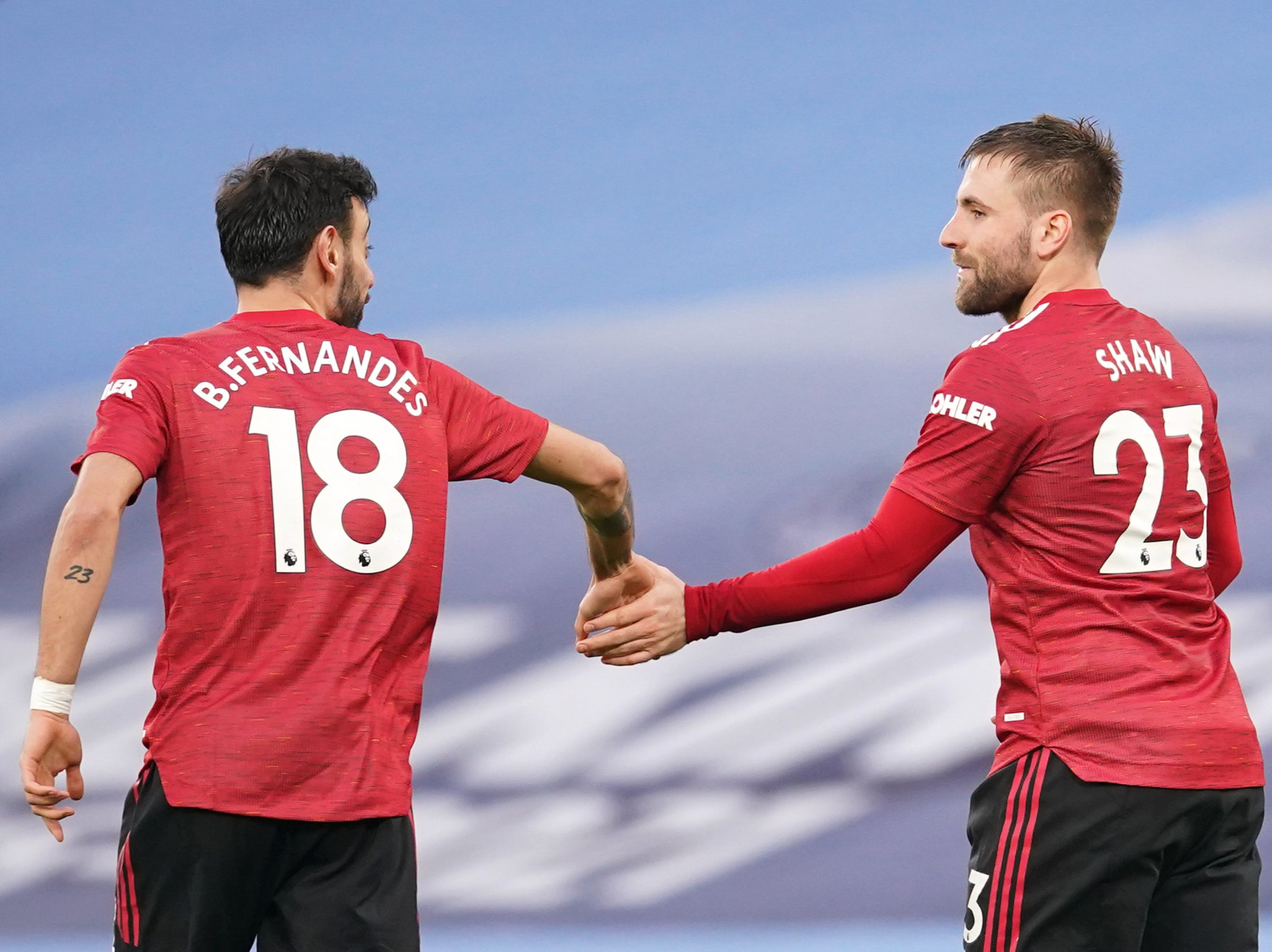 Luke Shaw celebrates with Bruno Fernandes