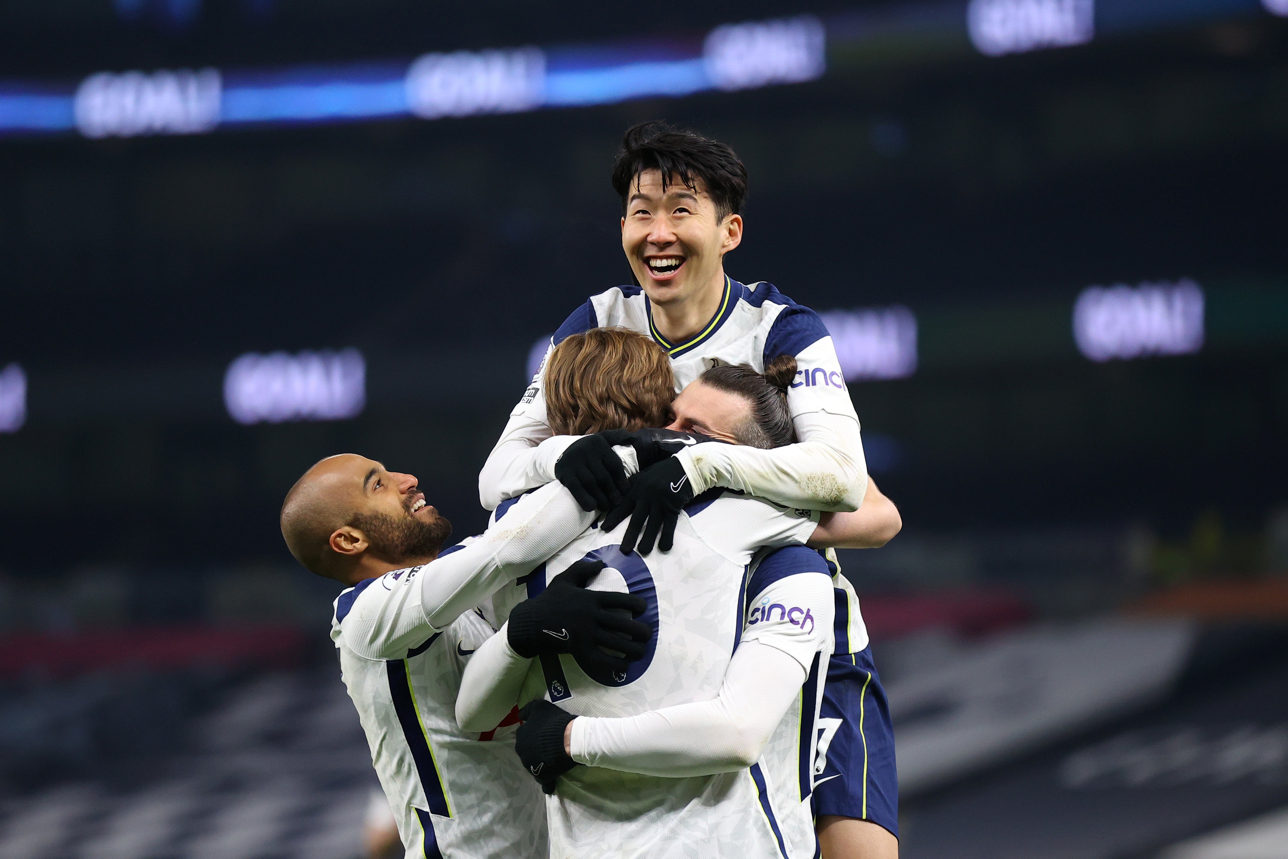 Gareth Bale celebrates with Harry Kane, Lucas Moura and Son Heung-Min