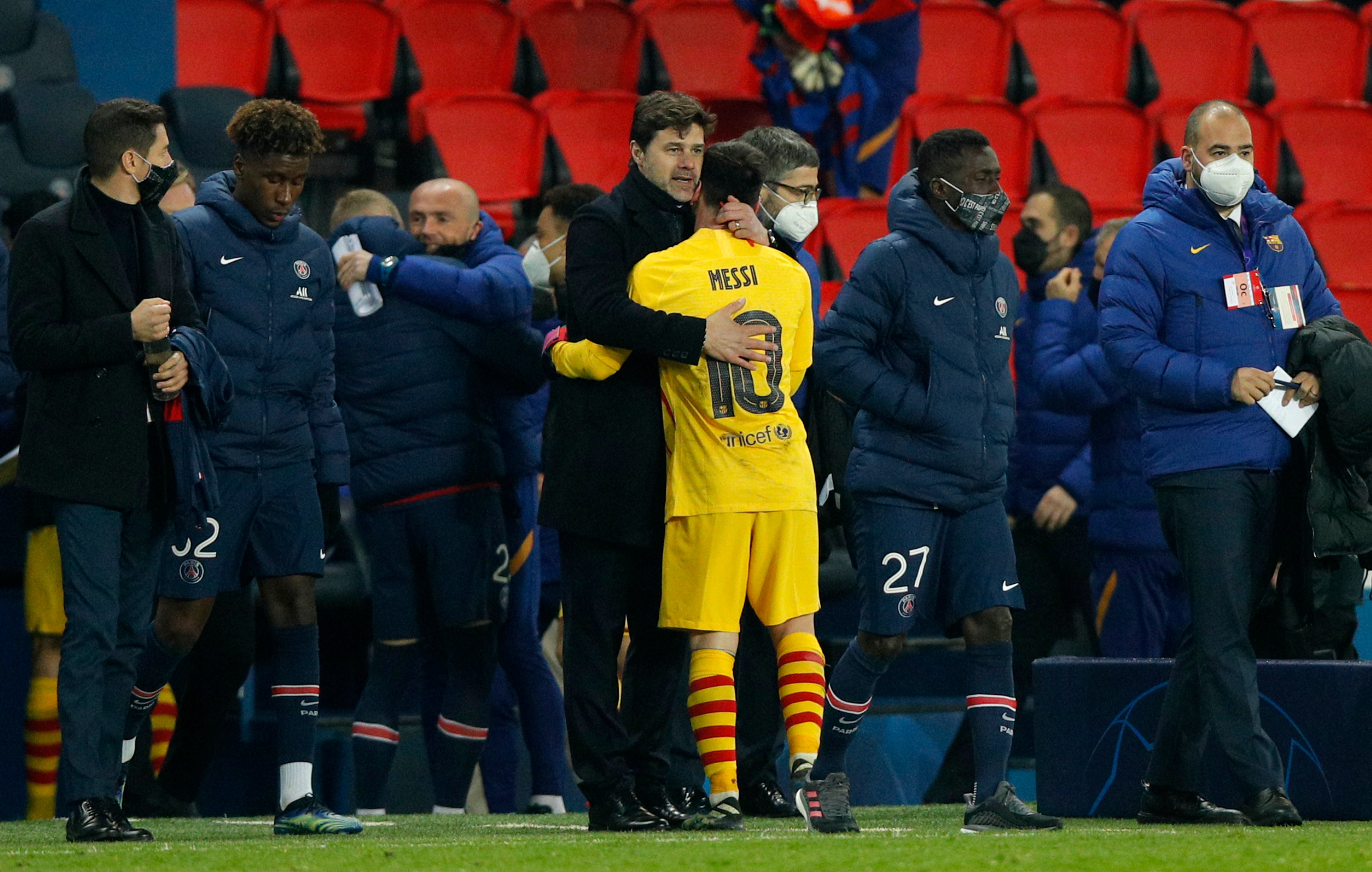 Mauricio Pochettino consoles Lionel Messi at full-time