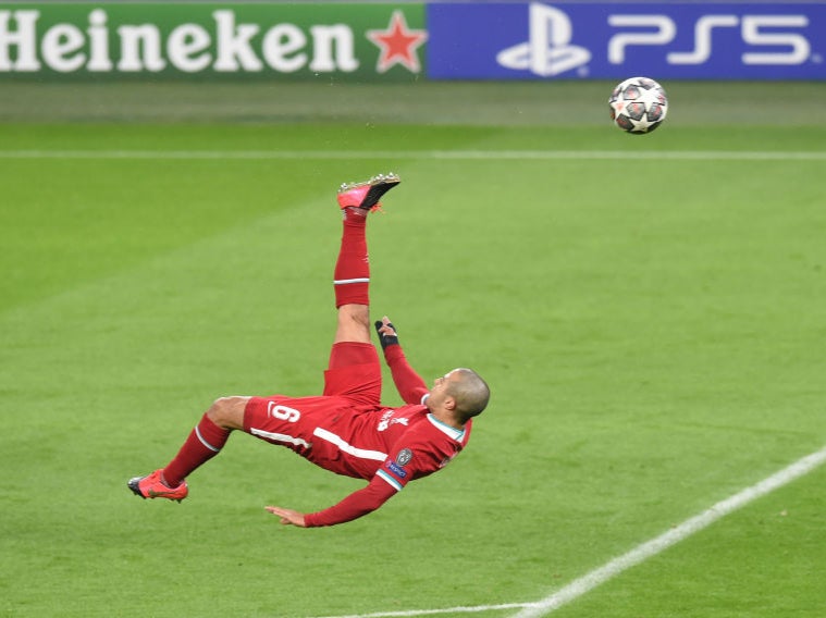 Thiago in action against RB Leipzig