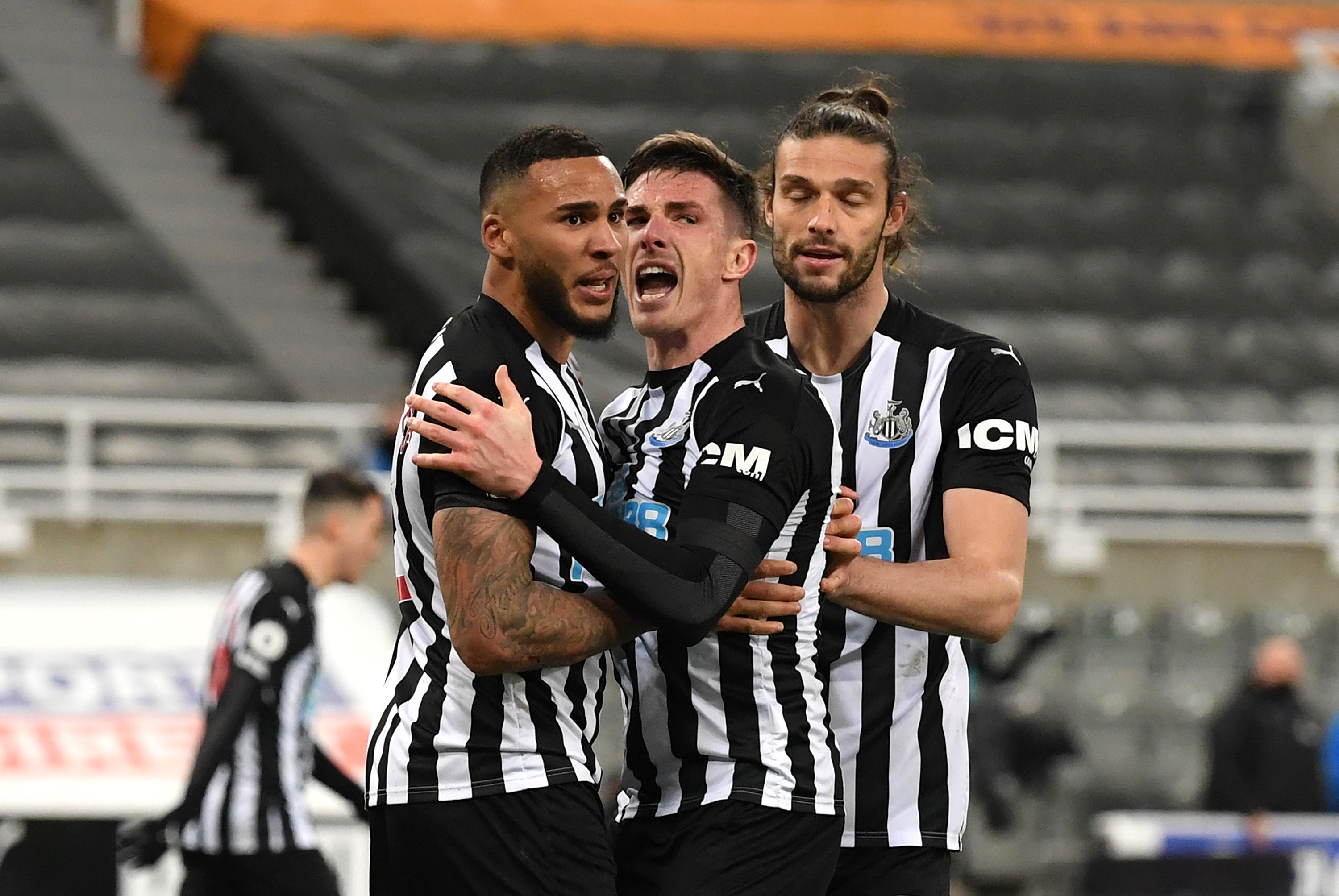 Jamaal Lascelles celebrates with teammates Ciaran Clark and Andy Carroll