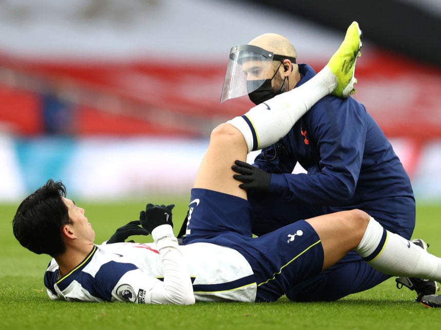 Son appears to suffer a hamstring injury