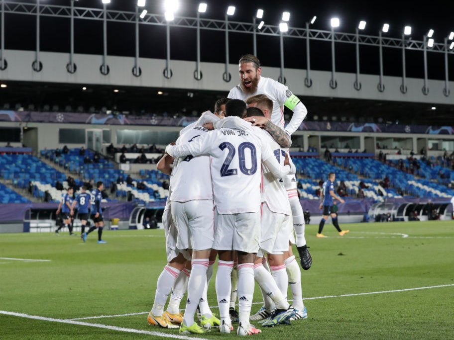 Real Madrid celebrate Karim Benzema’s opener