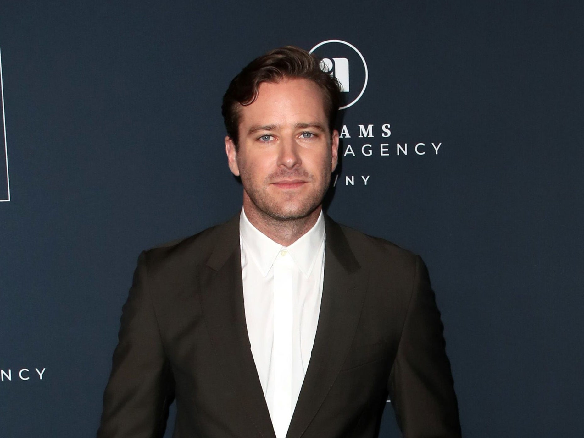 Armie Hammer en un evento el 16 de noviembre de 2019 en Los Ángeles, California