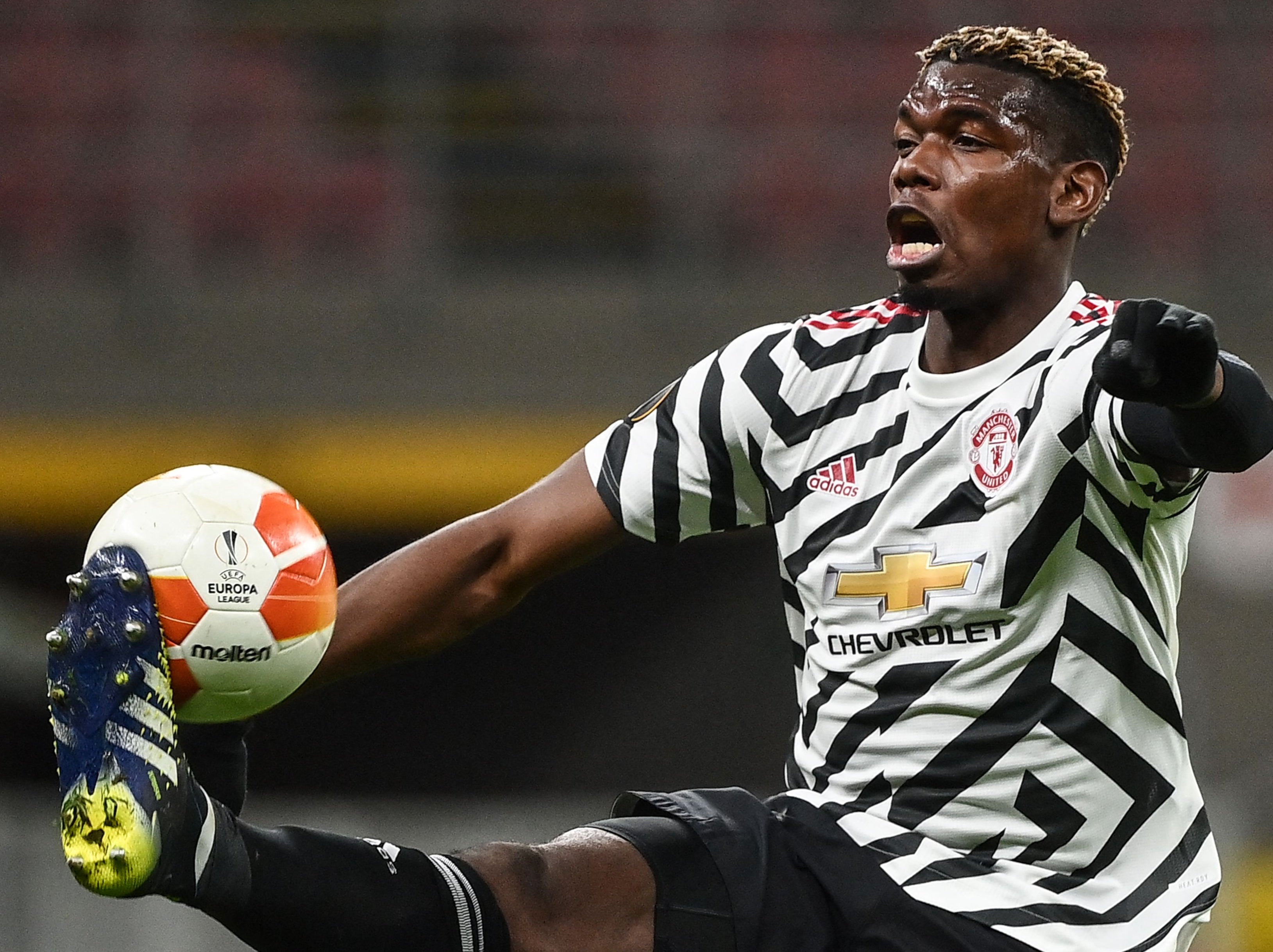 Paul Pogba controls the ball