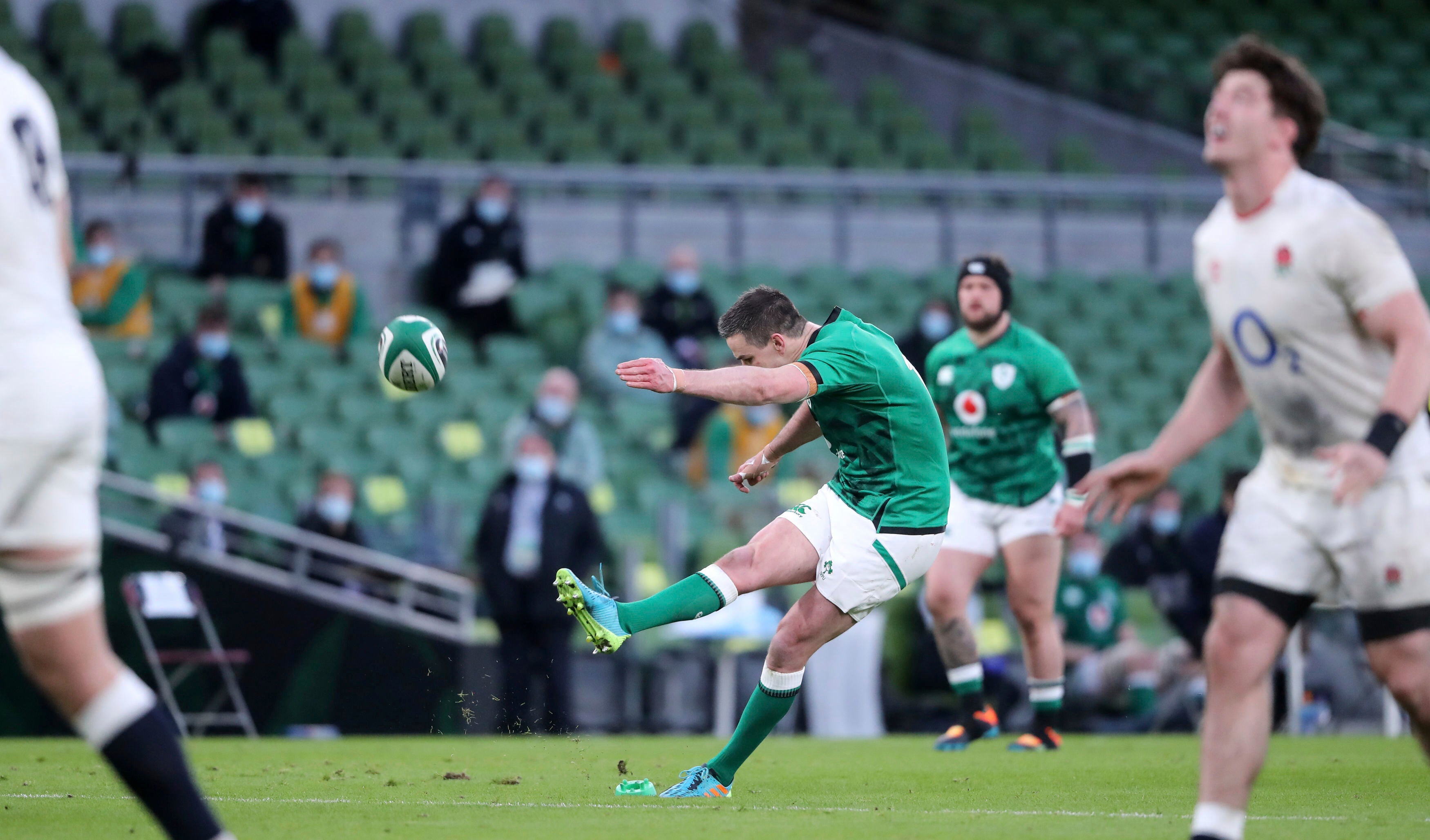 Johnny Sexton’s Ireland take on England at Twickenham in Round Four