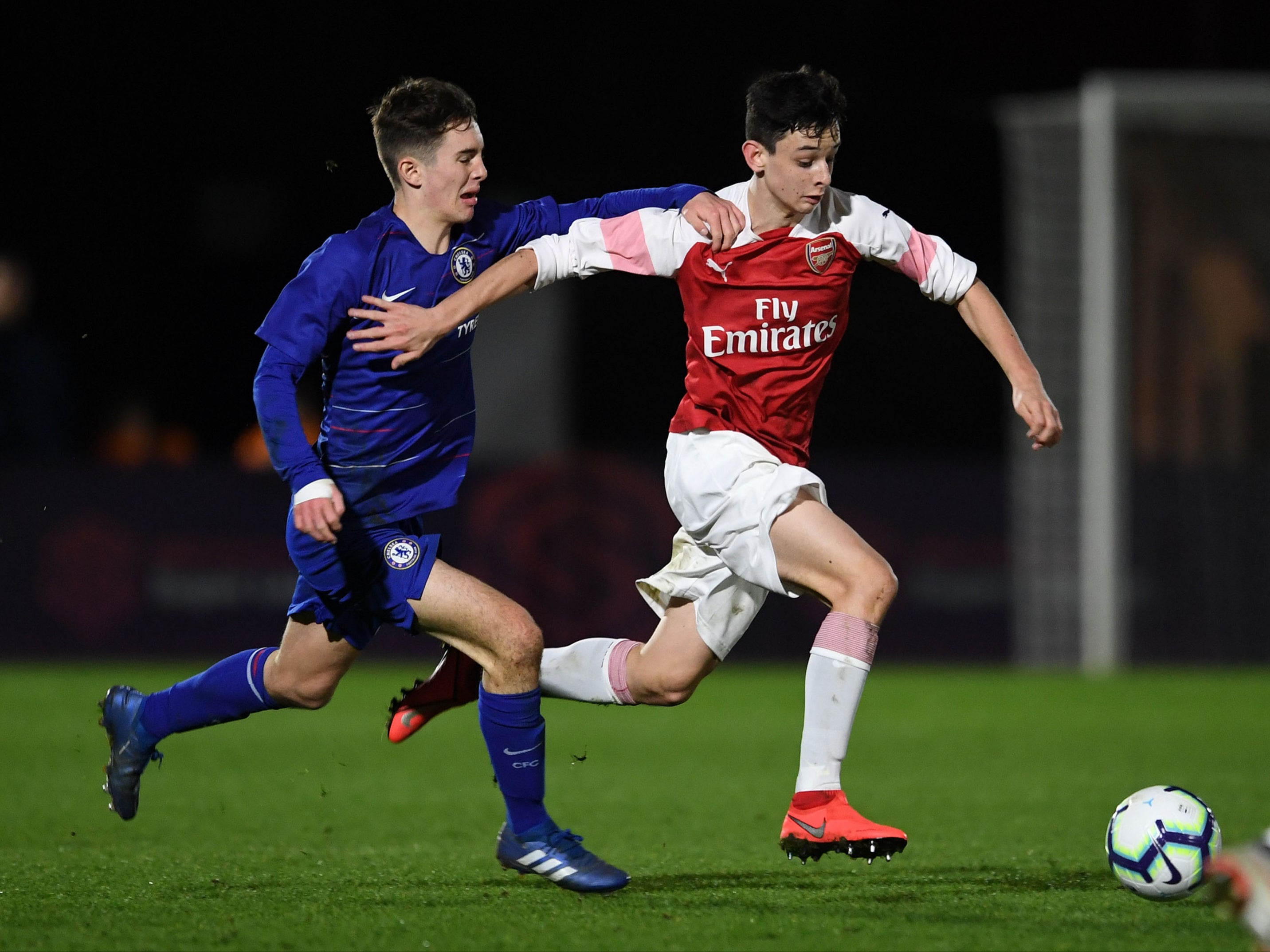 Charlie Patino of Arsenal takes on Joe Haigh of Chelsea