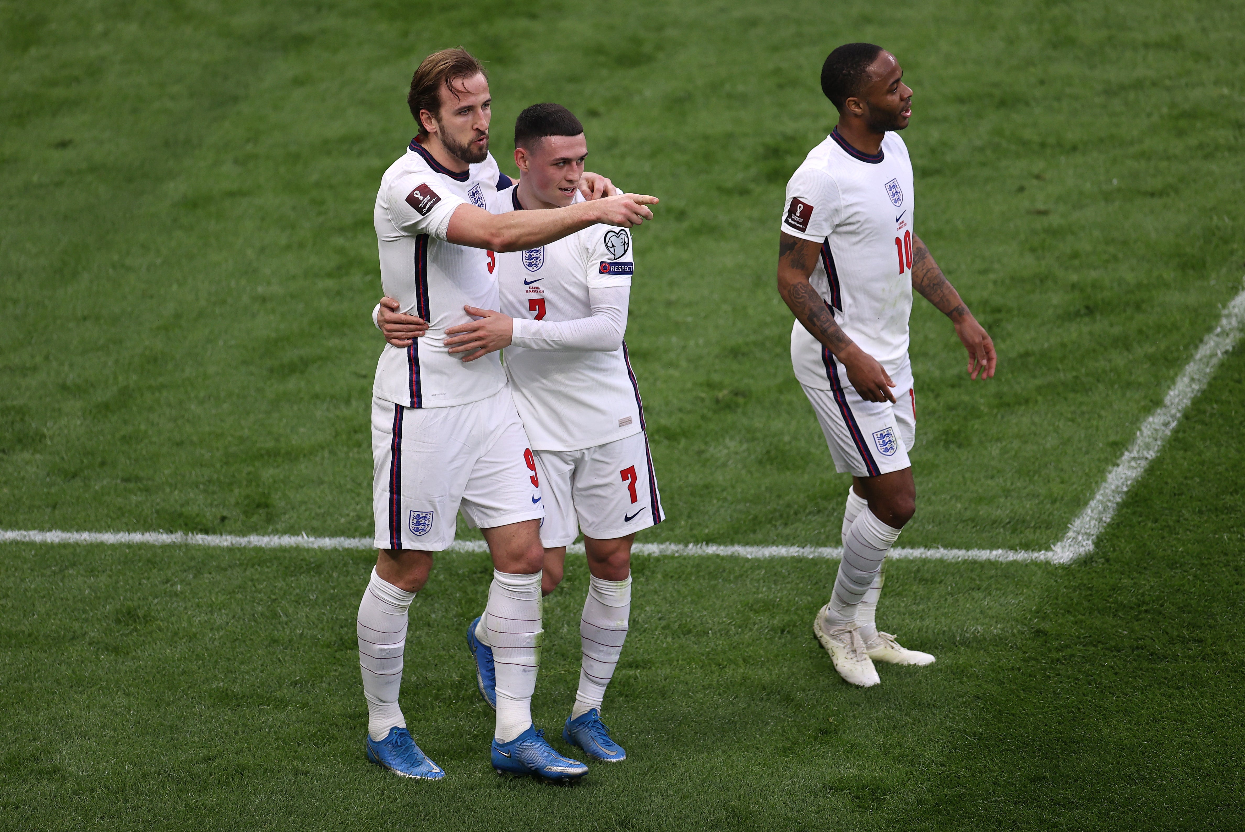 Harry Kane celebrates with Phil Foden