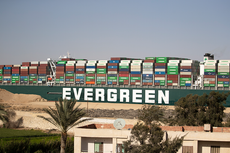 How did a ship get stuck in the Suez Canal?