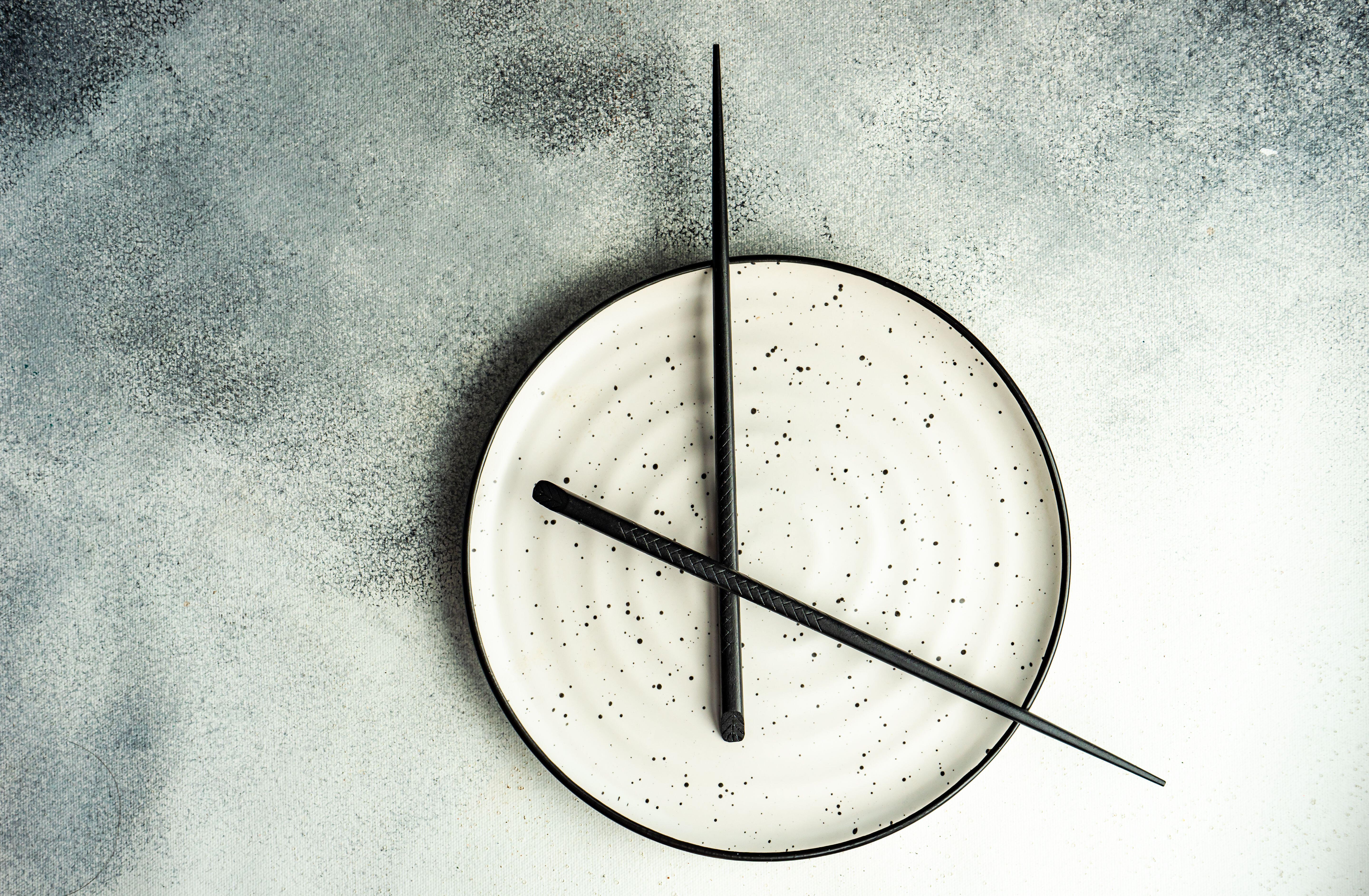 Empty plate with chopsticks making it look like a clock