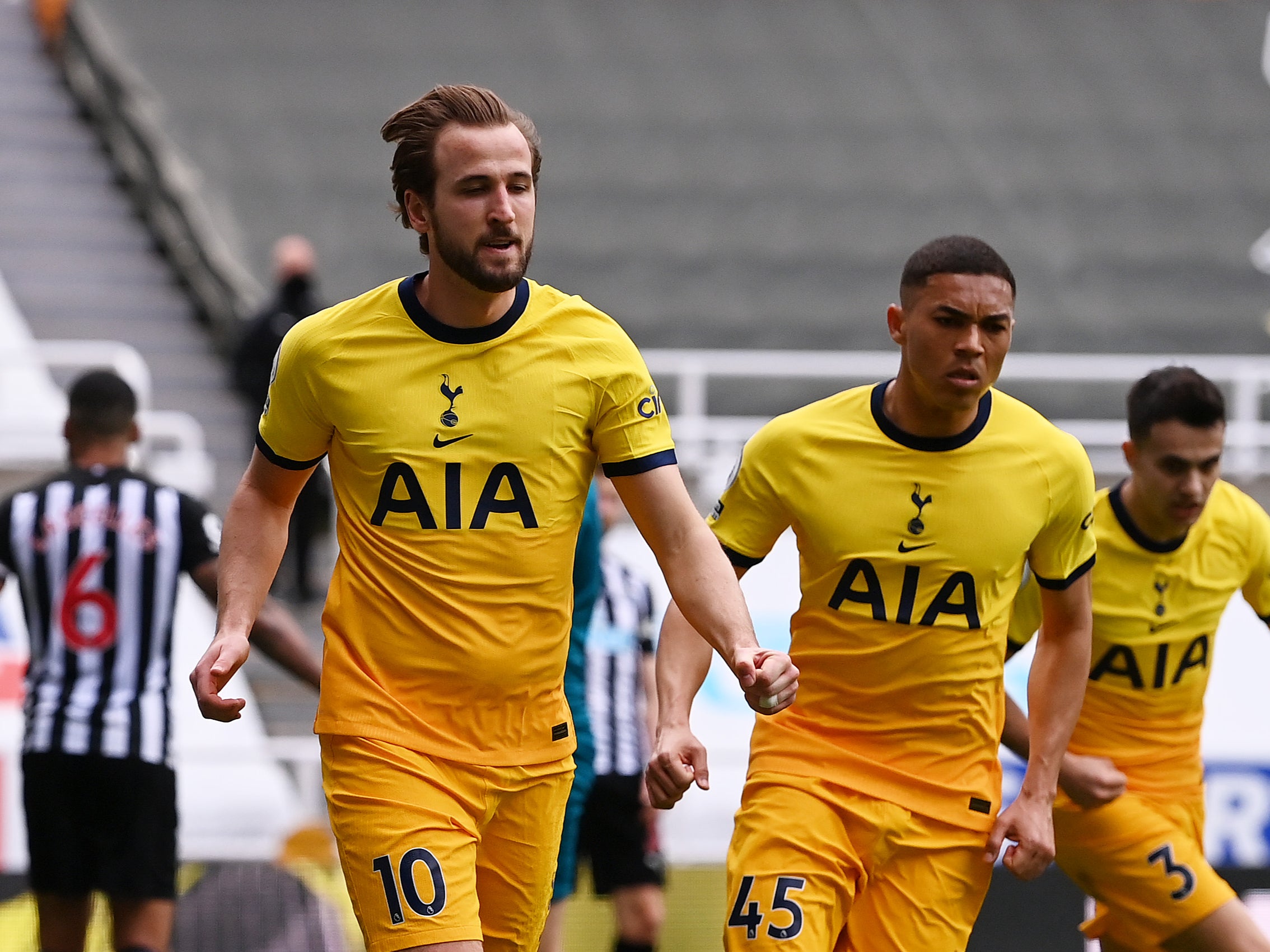 Kane celebrates after making it 1-1 at St James’ Park