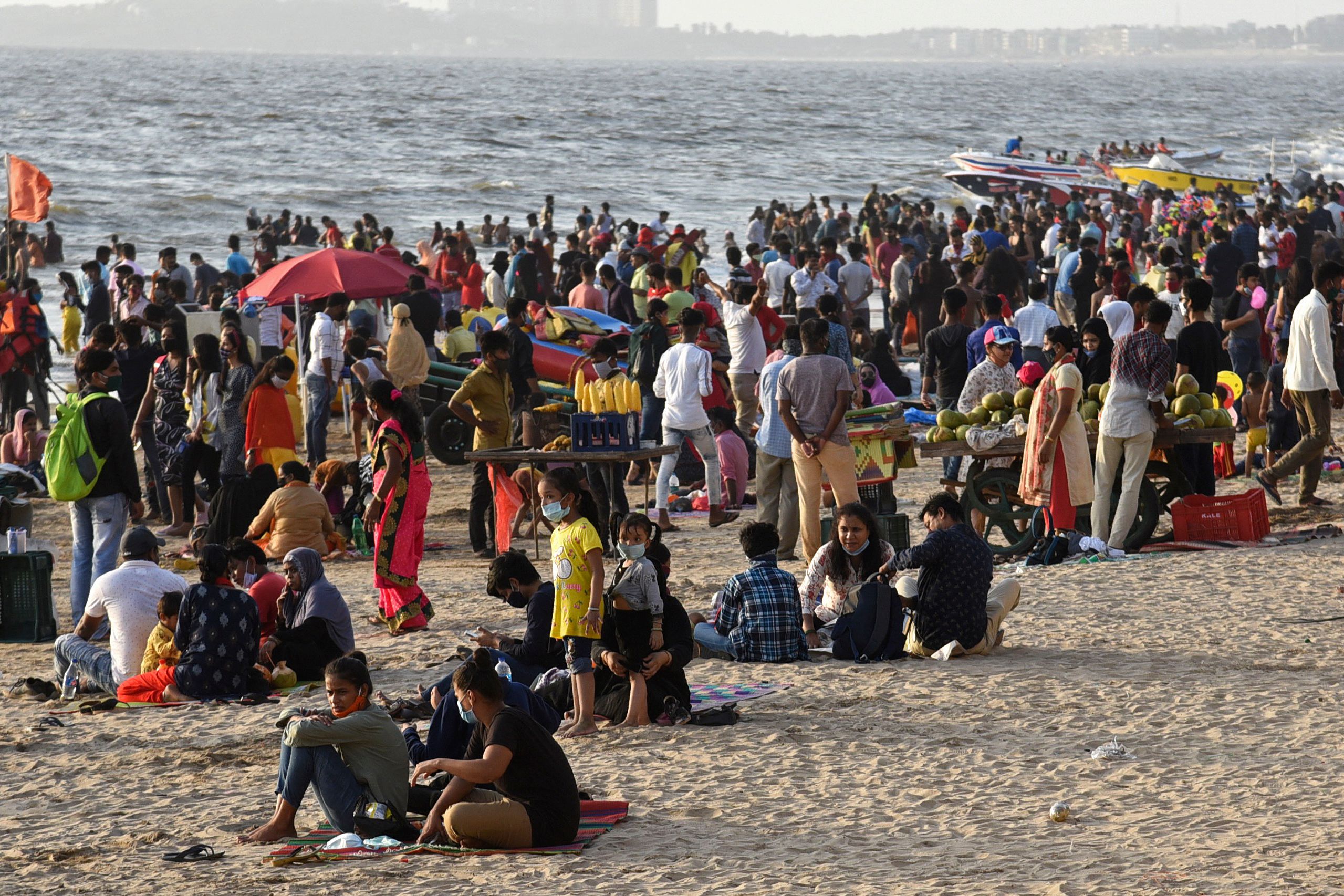 Revelers crowd at the Juhu beach, Mumbai on 4 April, a day before India reported a record of 100,000 infection amid second wave of pandemic