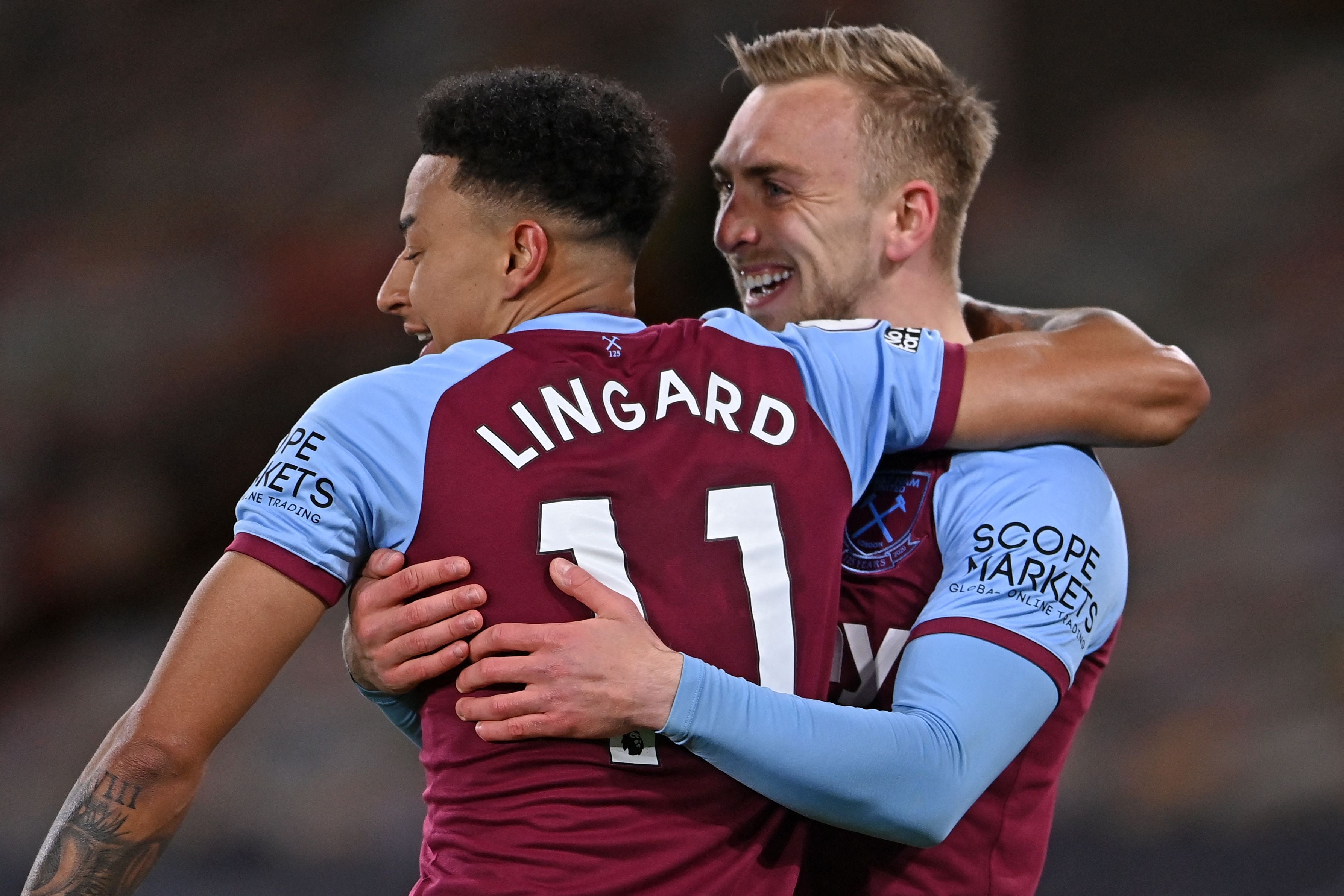 Jarrod Bowen celebrates with Jesse Lingard