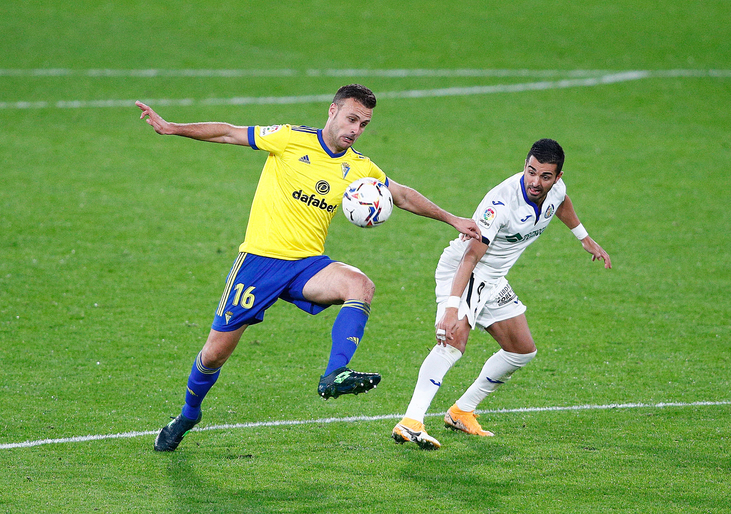 Cadiz player Juan Cala (left)