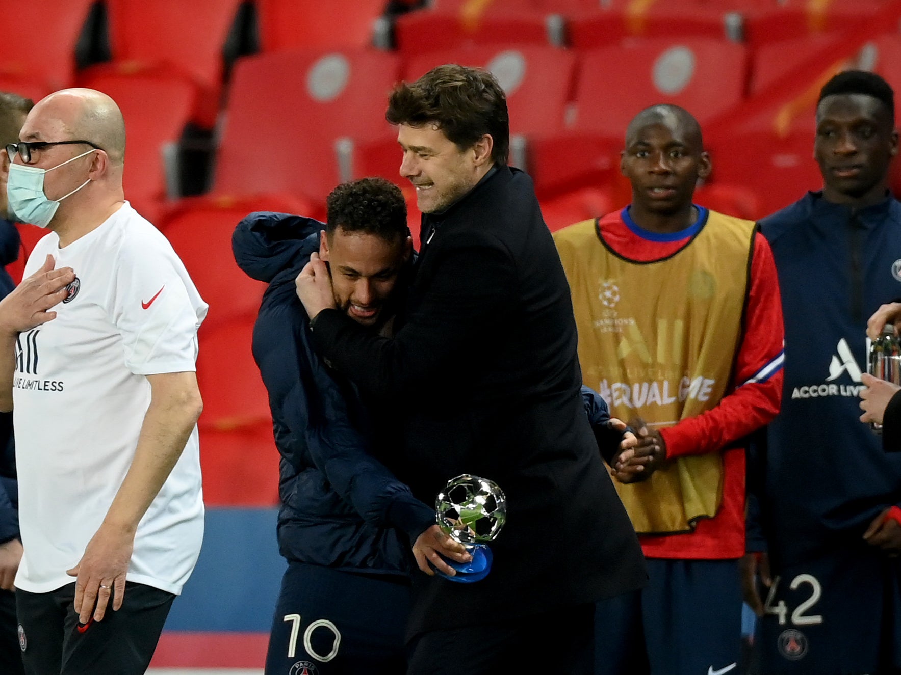 Paris Saint-Germain coach Mauricio Pochettino with Neymar