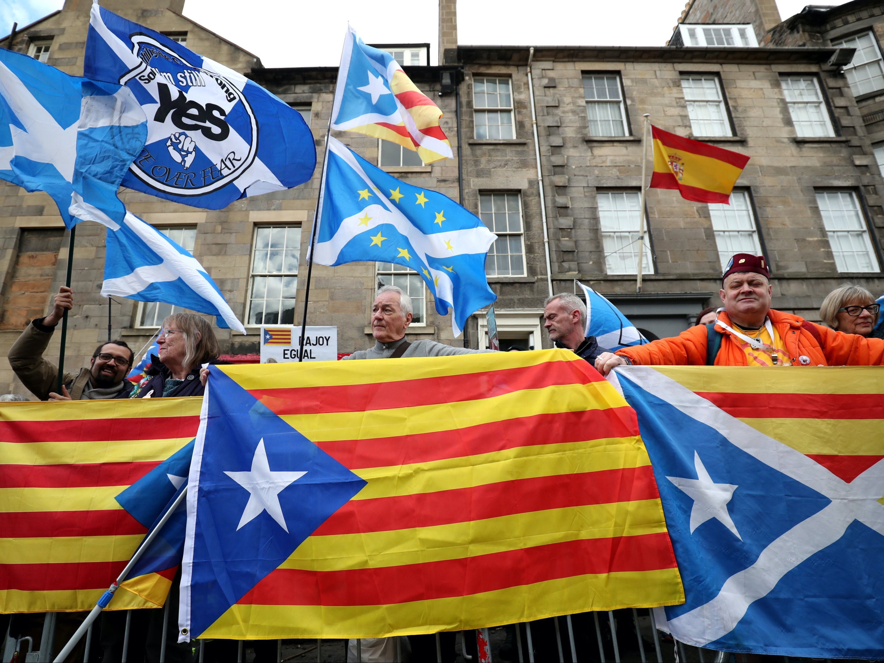 Scottish independence protesters in Edinburgh