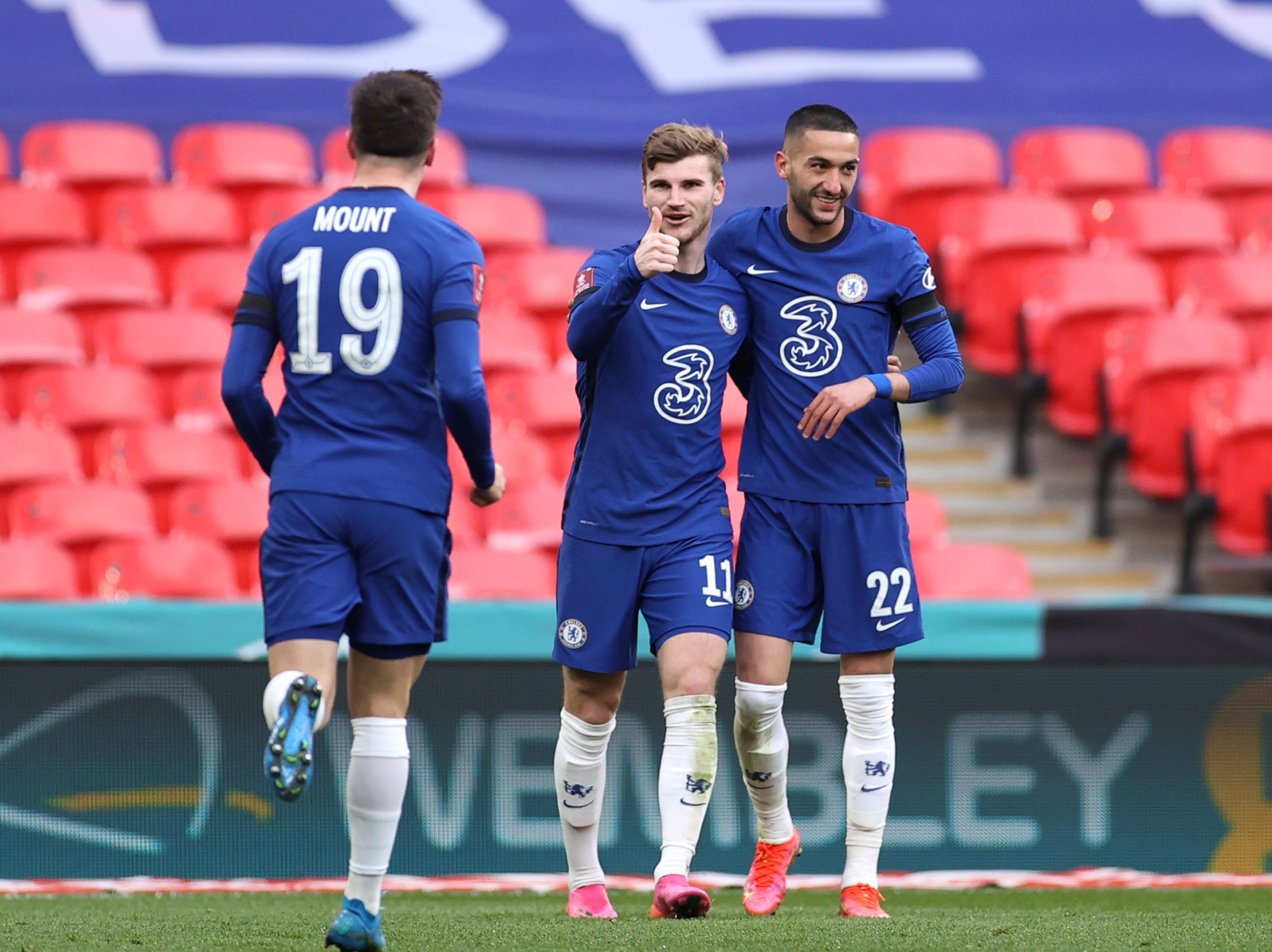 Chelsea celebrate Hakim Ziyech’s goal