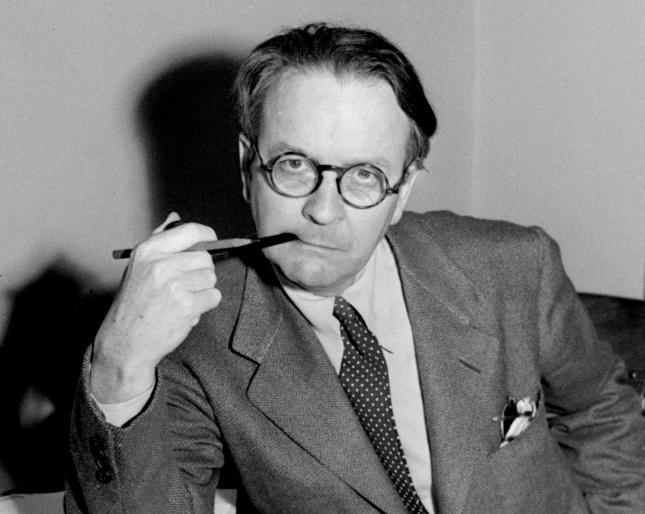 Books-Raymond Chandler Suggests