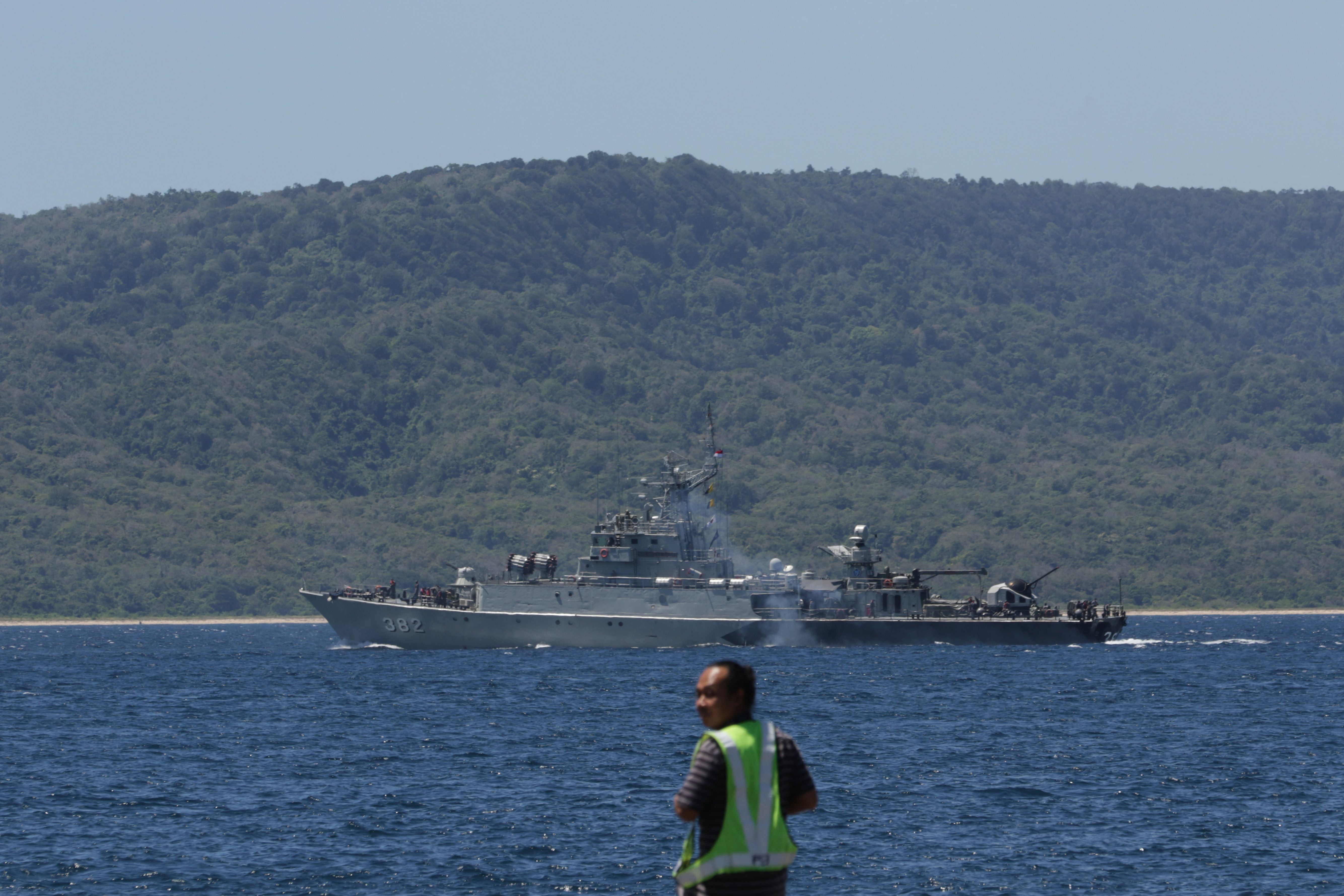 Indonesian navy ships join the search for the missing submarine