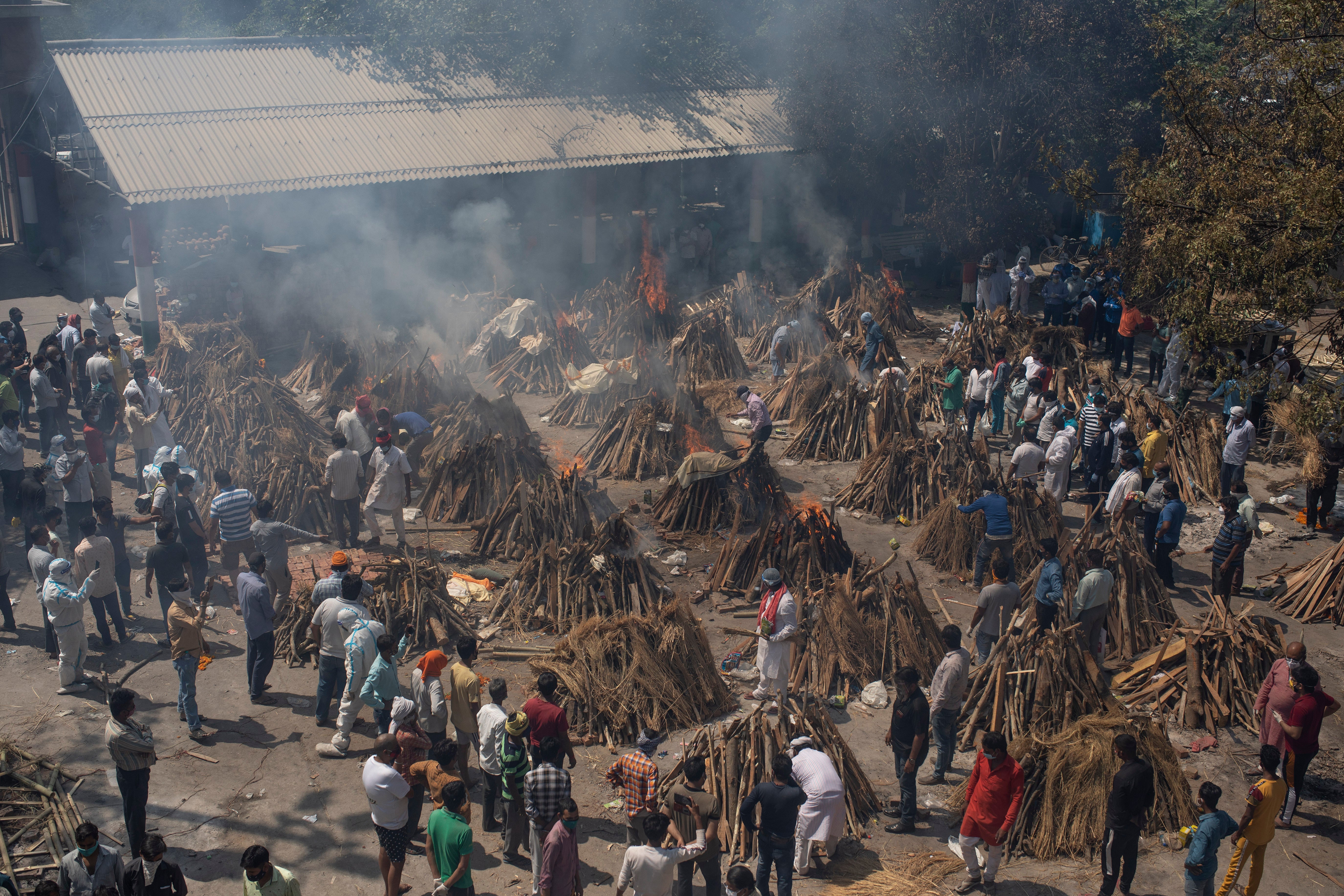 APTOPIX Virus Outbreak India Funerals Photo Gallery