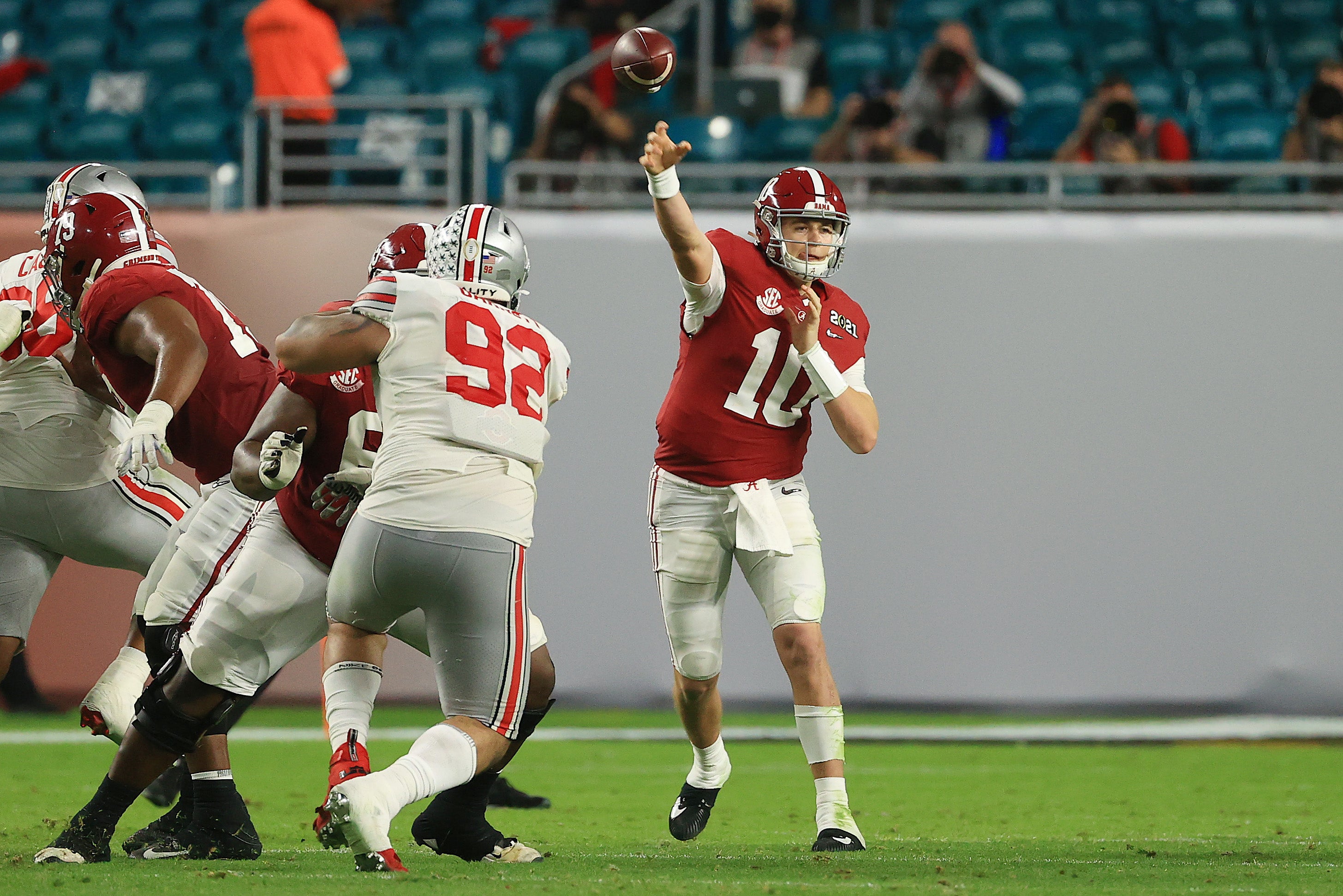 Mac Jones throws a pass against the Ohio State Buckeyes