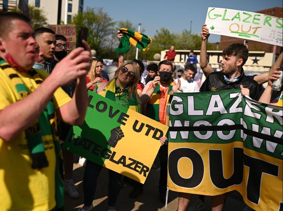 Manchester United fans protest against the Glazers