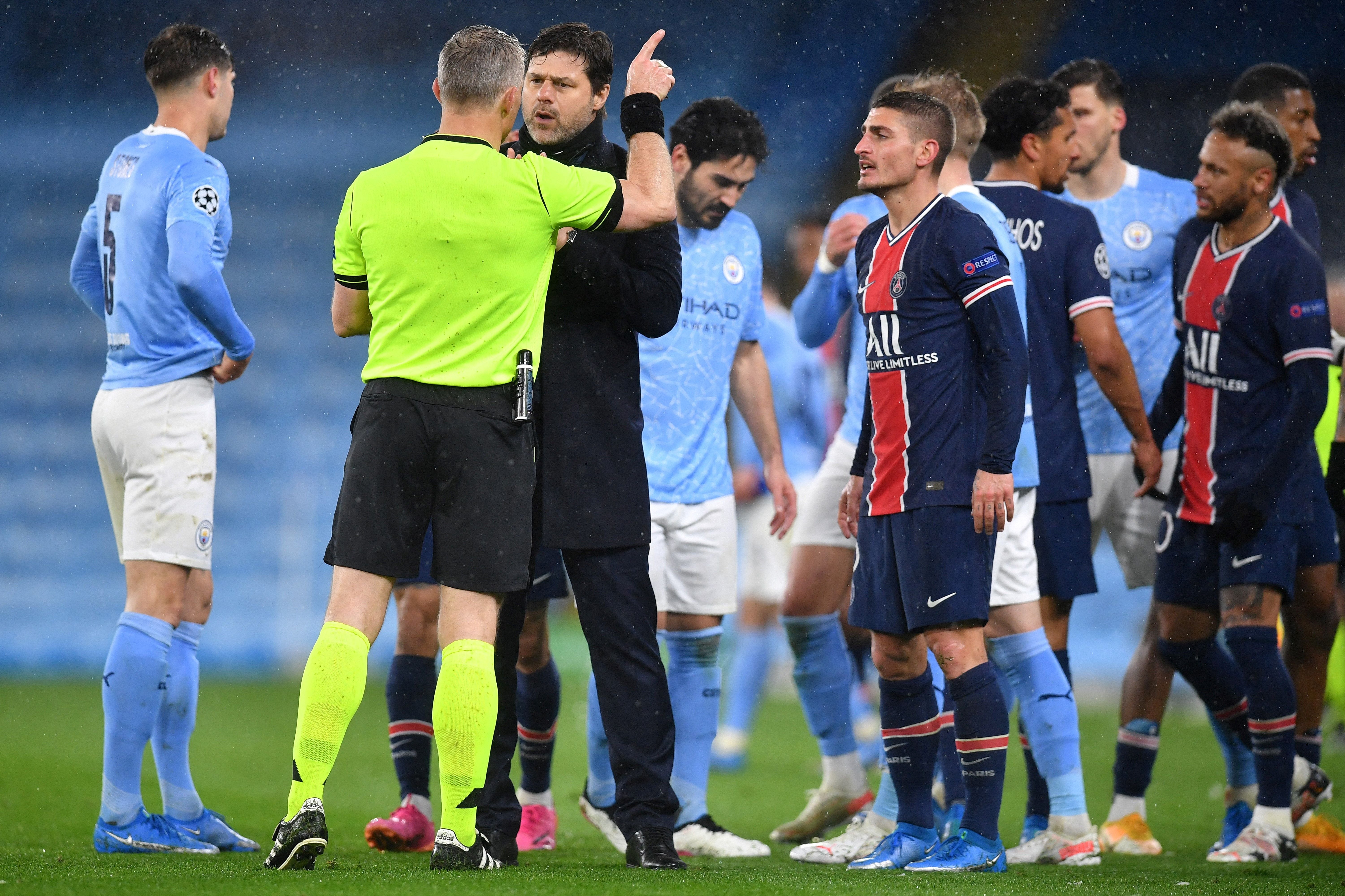 PSG manager Mauricio Pochettino and Marco Verratti spoke to referee Bjorn Kuipers at full-time