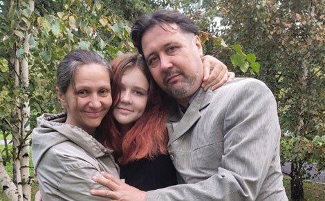 Alyona Prokudina with her mother and father
