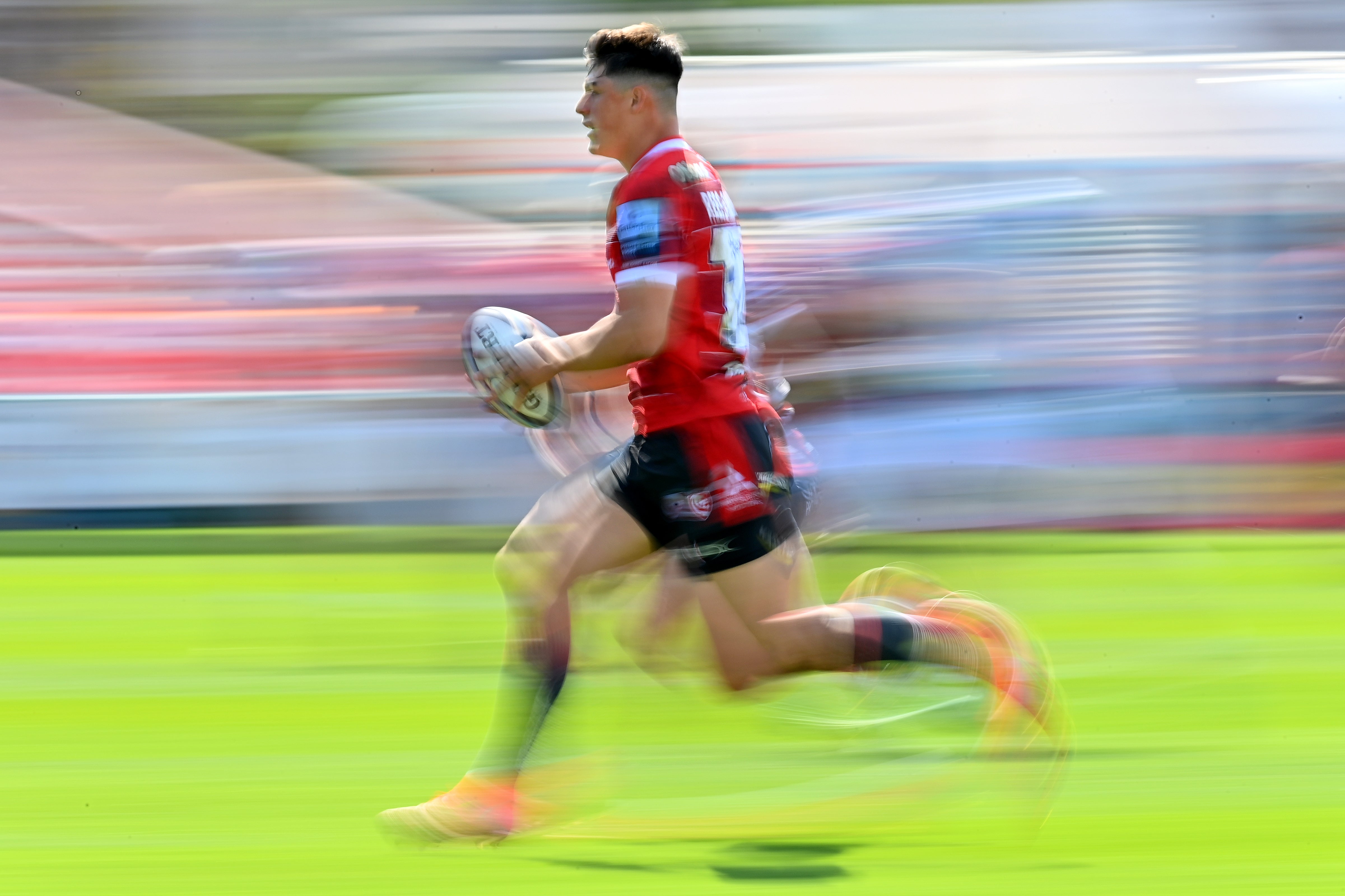 Louis Rees-Zammit in action for Gloucester