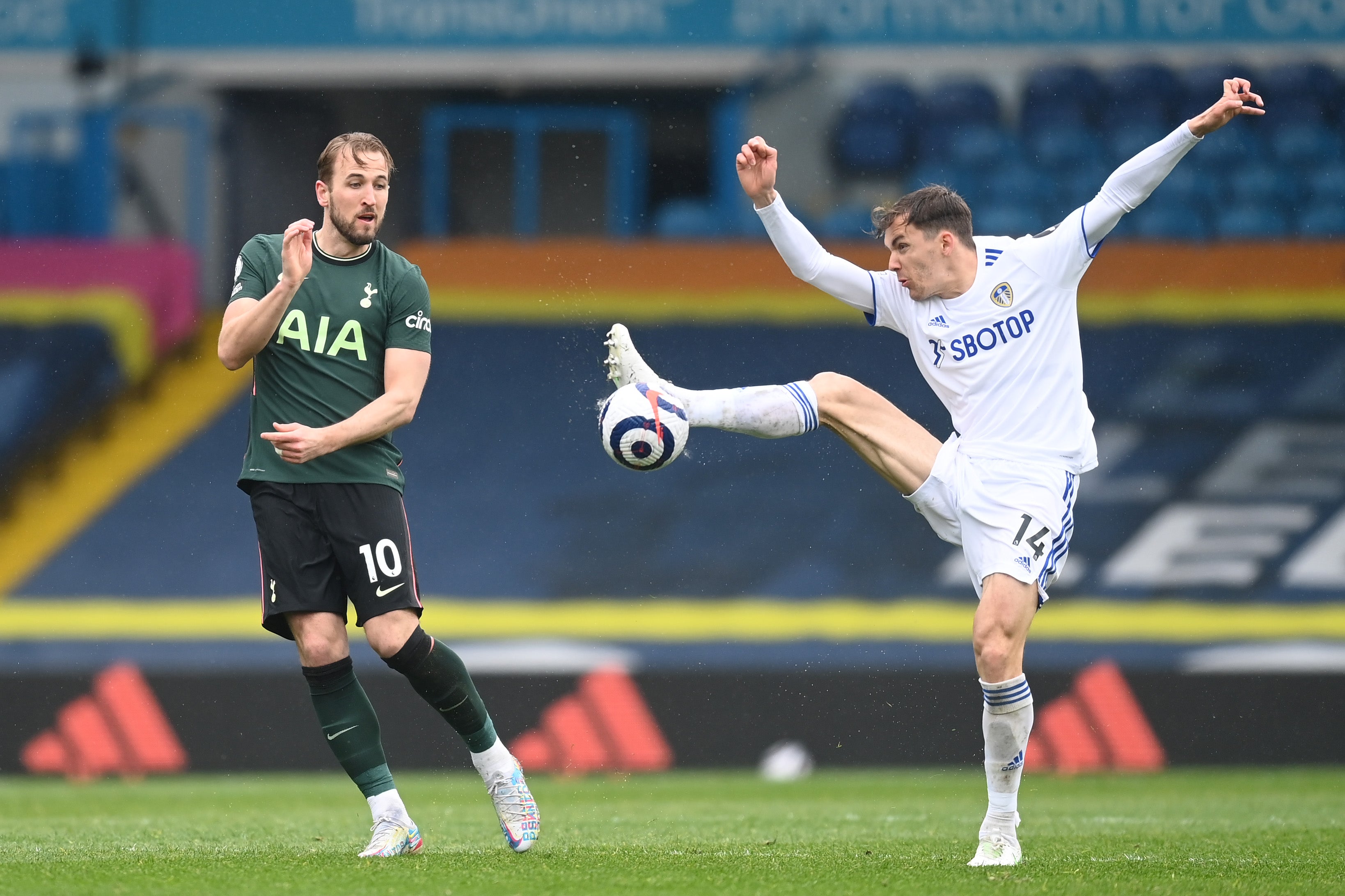 Bamford celebrates Leeds’ second goal