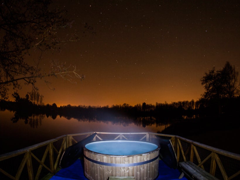 Log House Holidays: Did someone say hot tub?