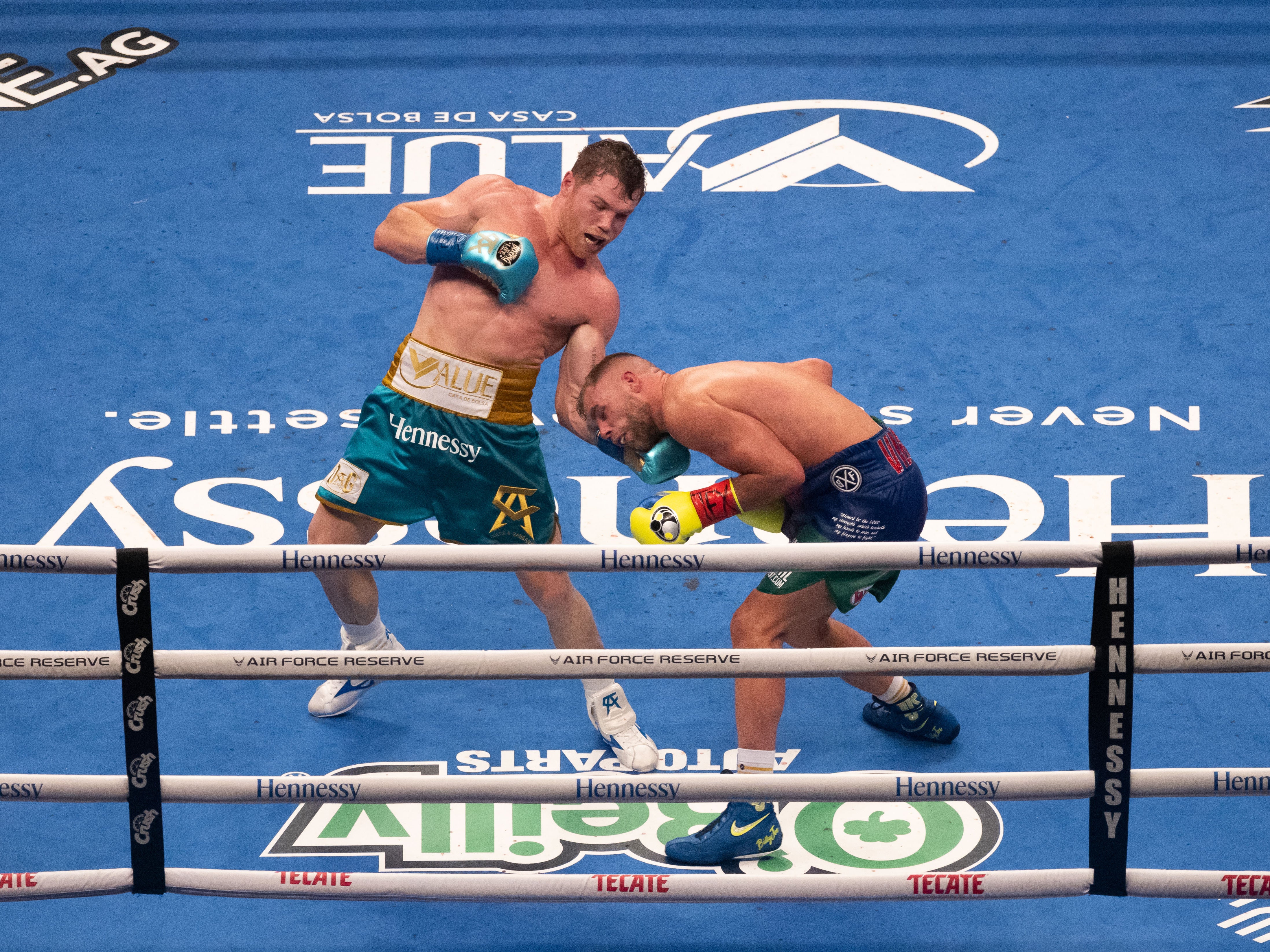 Canelo Alvarez lands an uppercut on Billy Joe Saunders in Arlington, Texas