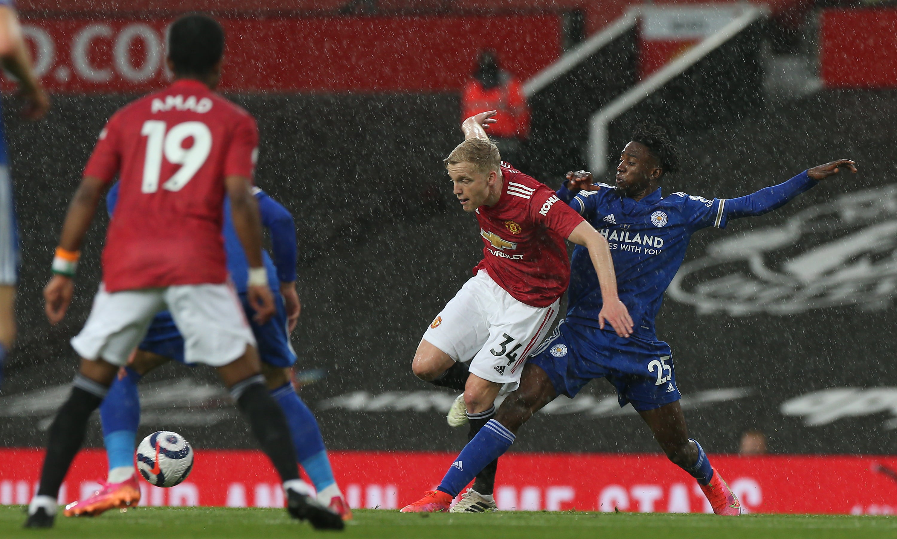 Donny van de Beek struggled to make an impact on a rare Premier League start