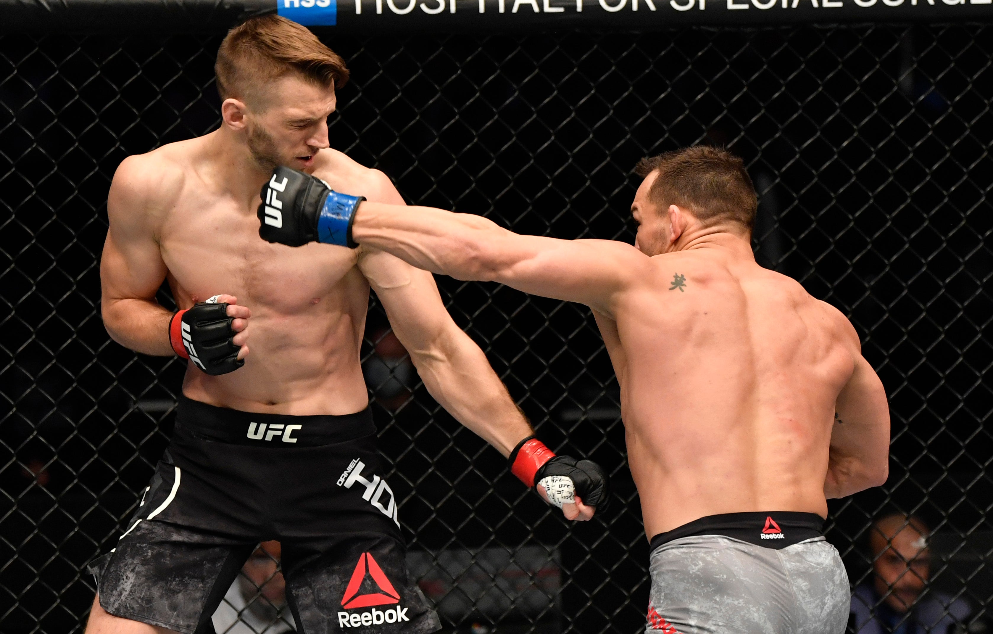 Chandler knocks out Dan Hooker at UFC 257 in January