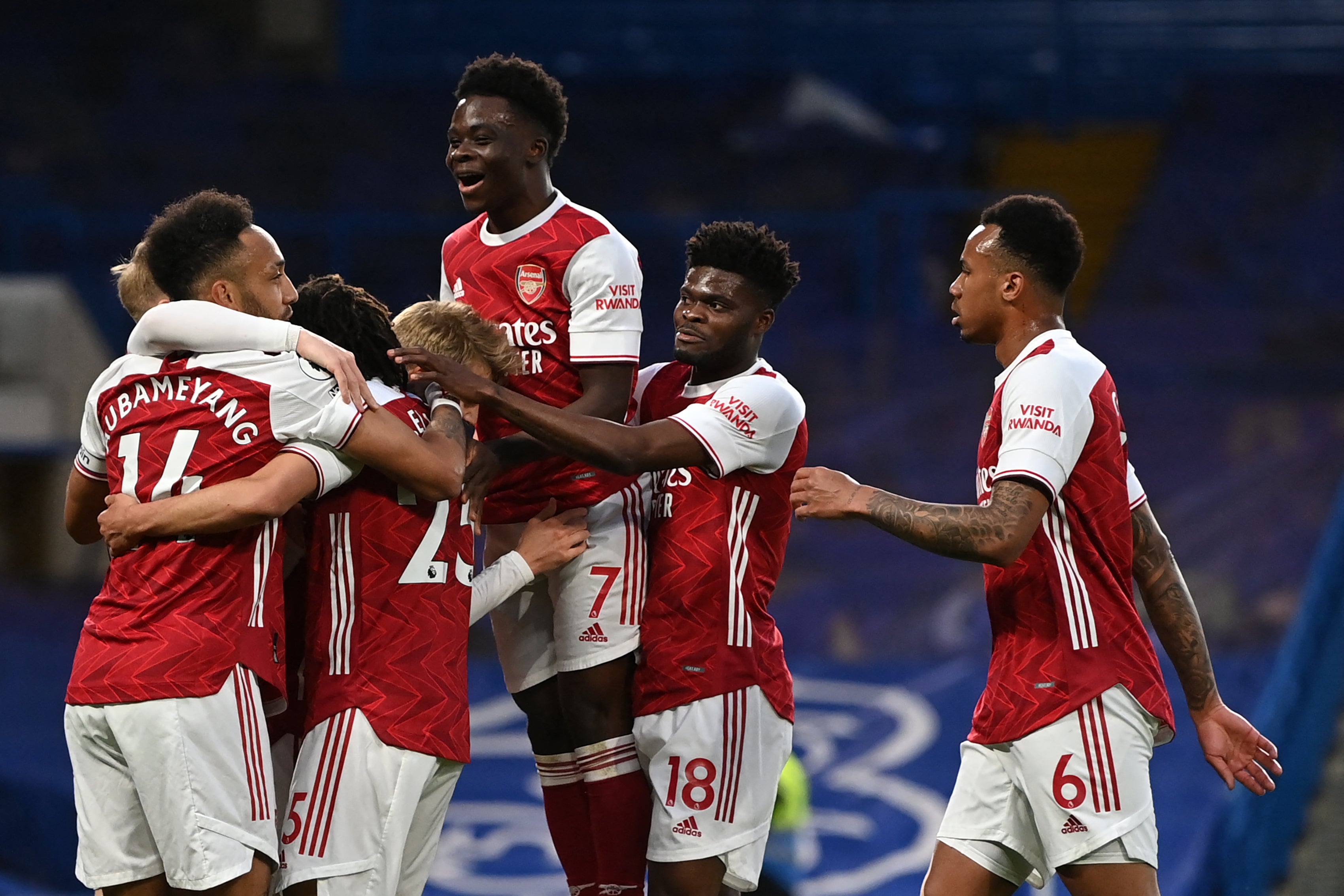 Emile Smith Rowe celebrates with teammates