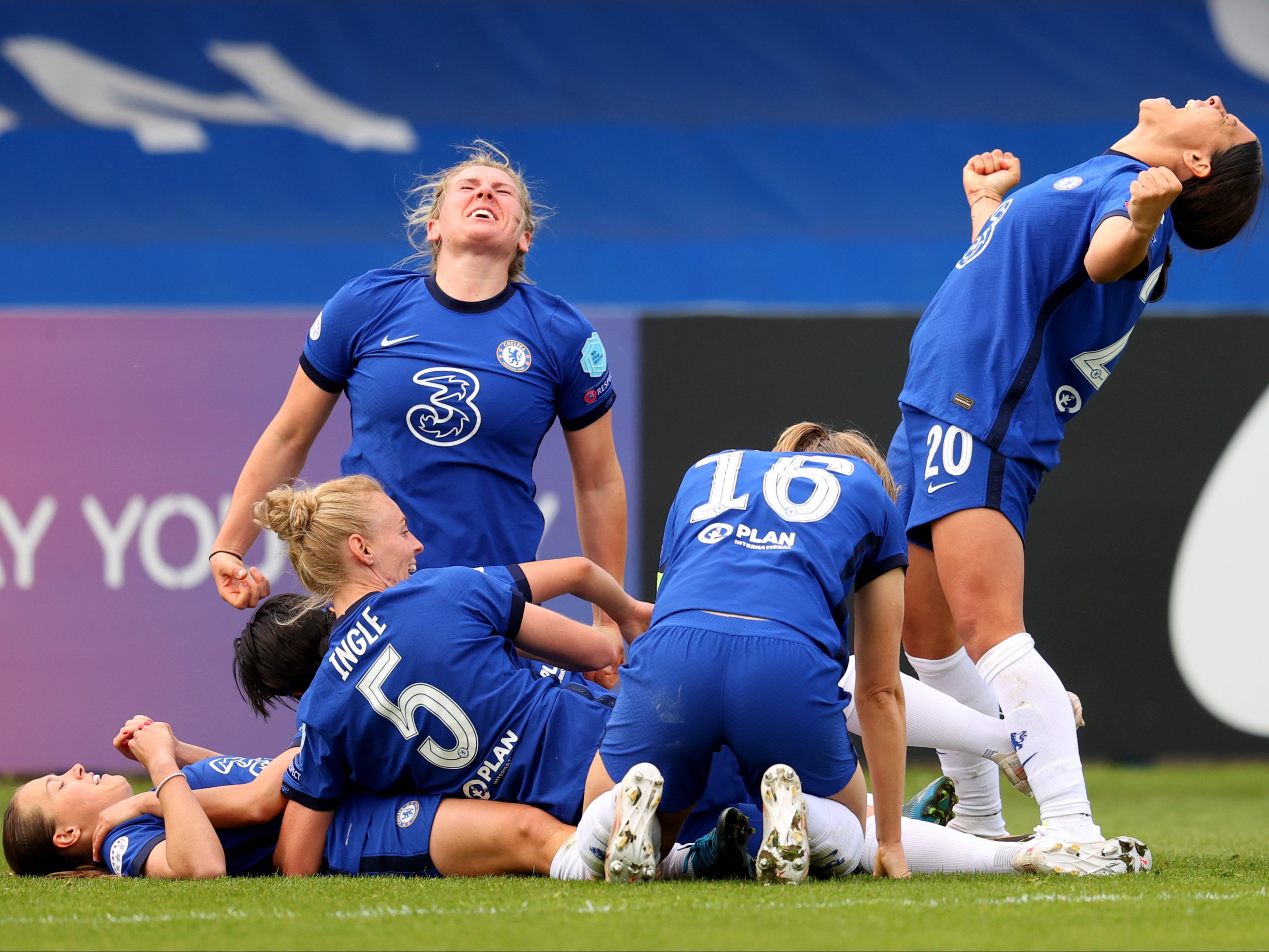 Chelsea celebrate beating Bayern Munich in the Champions League semi-final