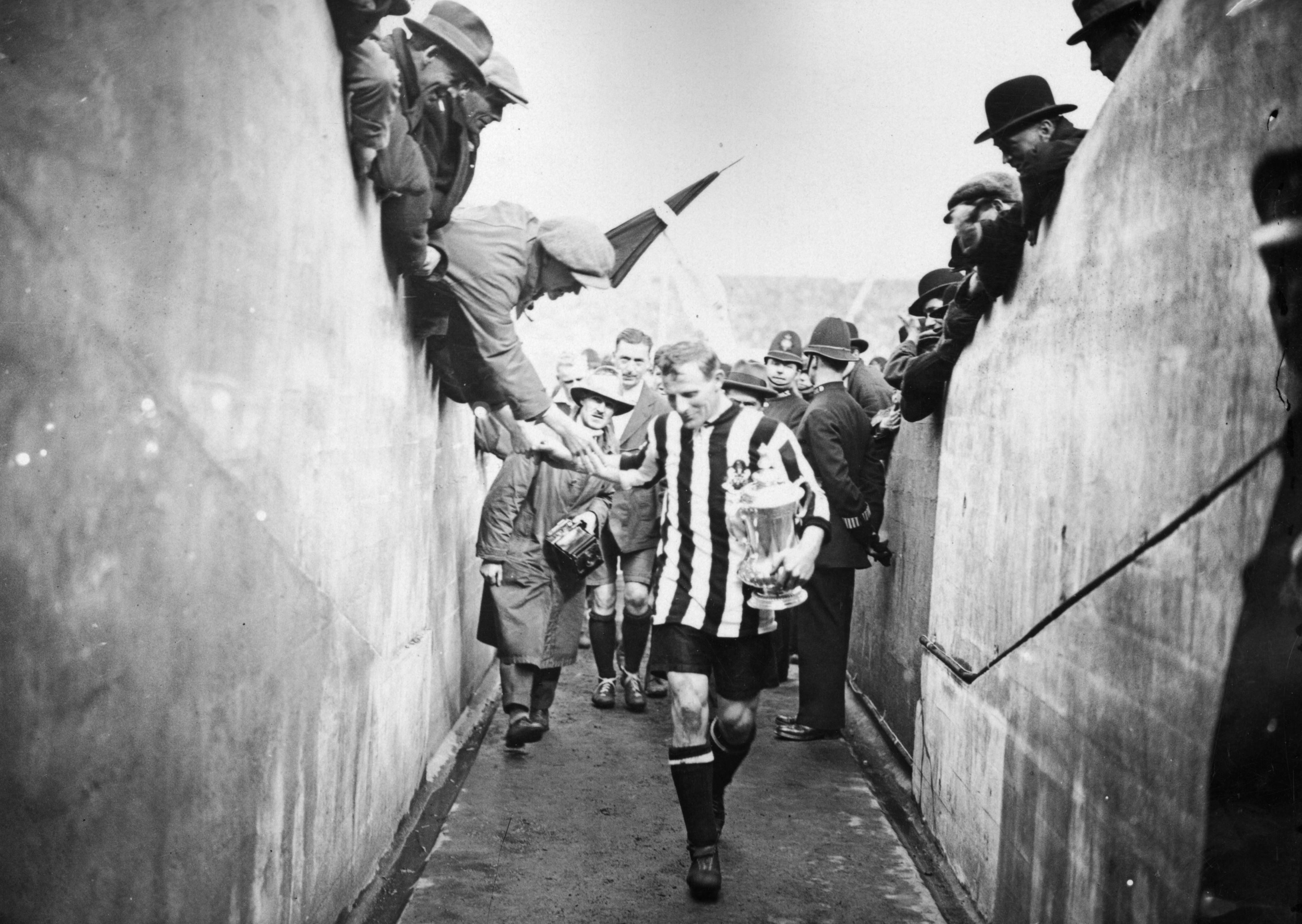 Newcastle’s Frank Hudspeth carries the trophy, 26 April 1924