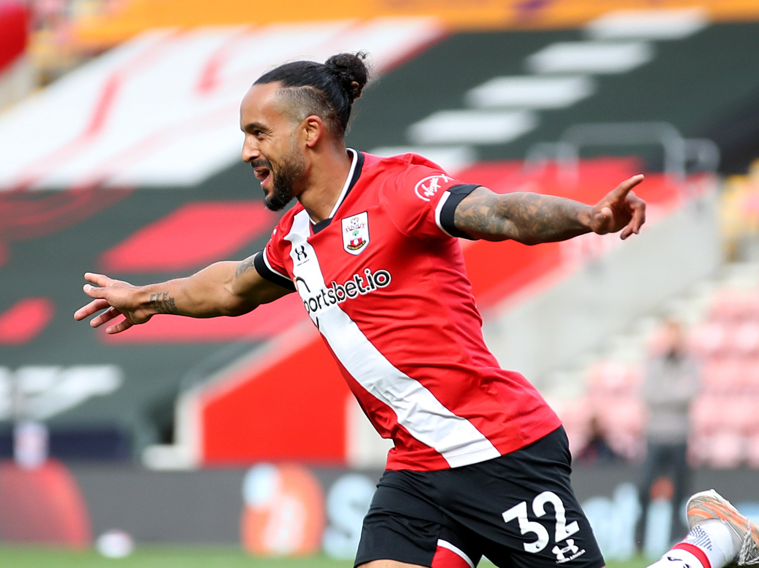 Theo Walcott celebrates sealing the three points