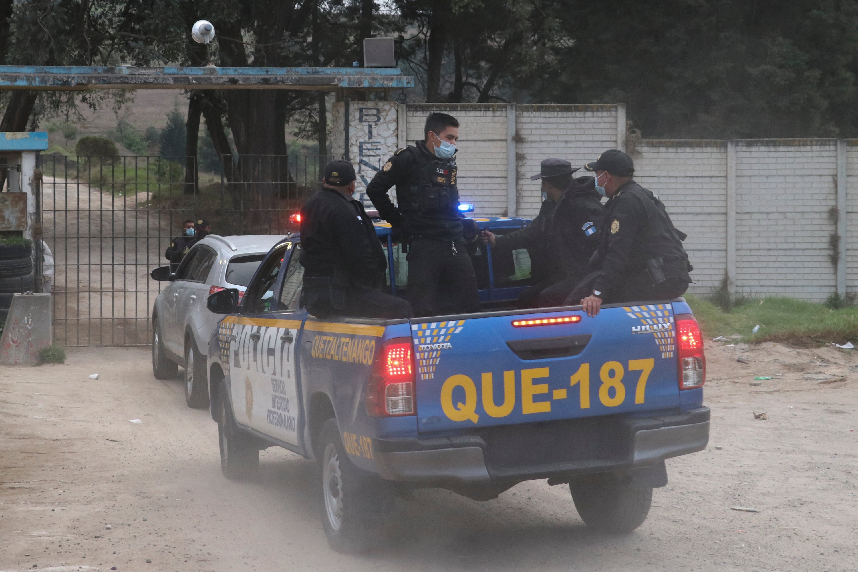 Police officers enter the Cantel men’s prison in Quetzaltenango department, 205 km west of Guatemala City on 19 May, 2021.