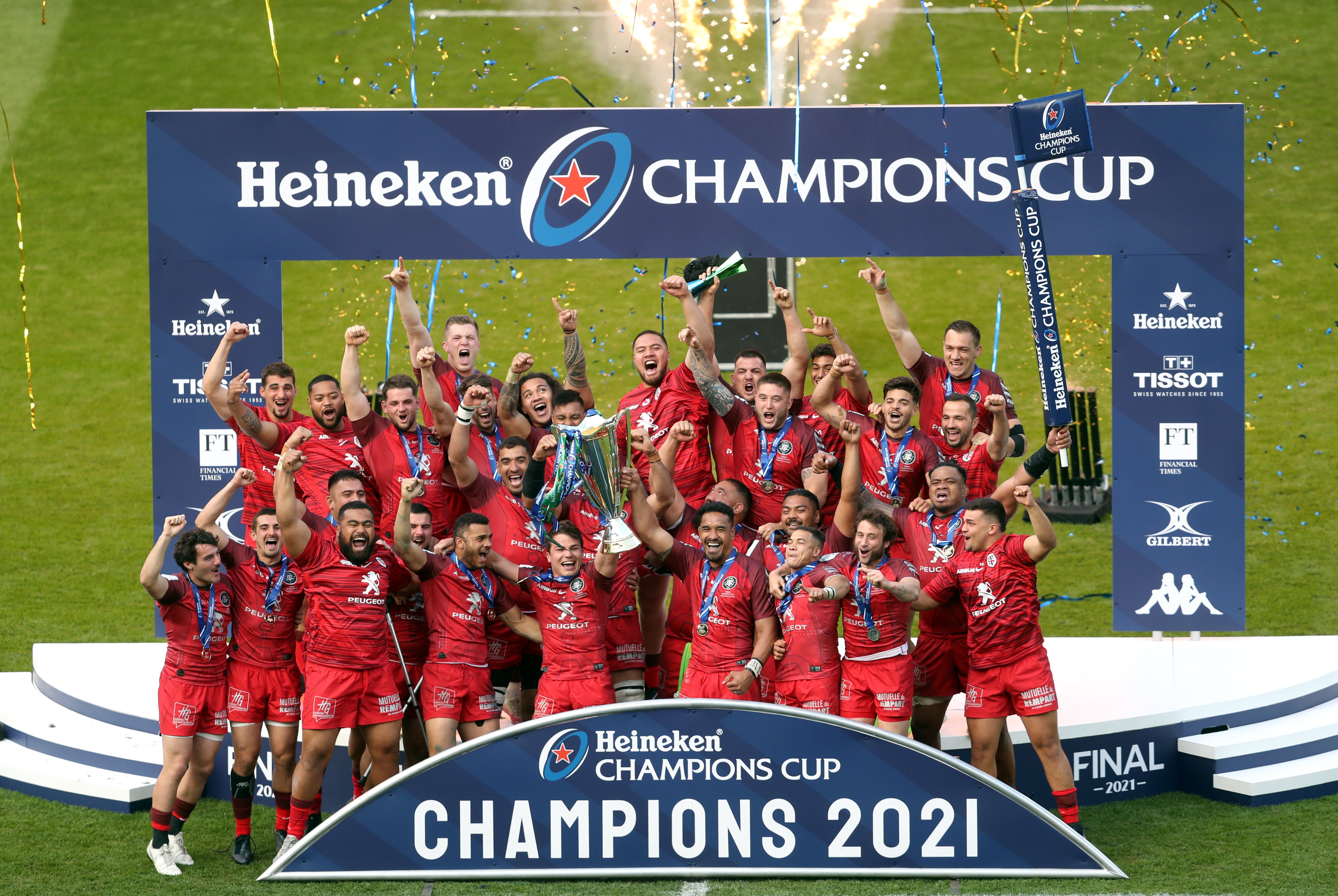 Toulouse lift the trophy after their victory over La Rochelle at Twickenham