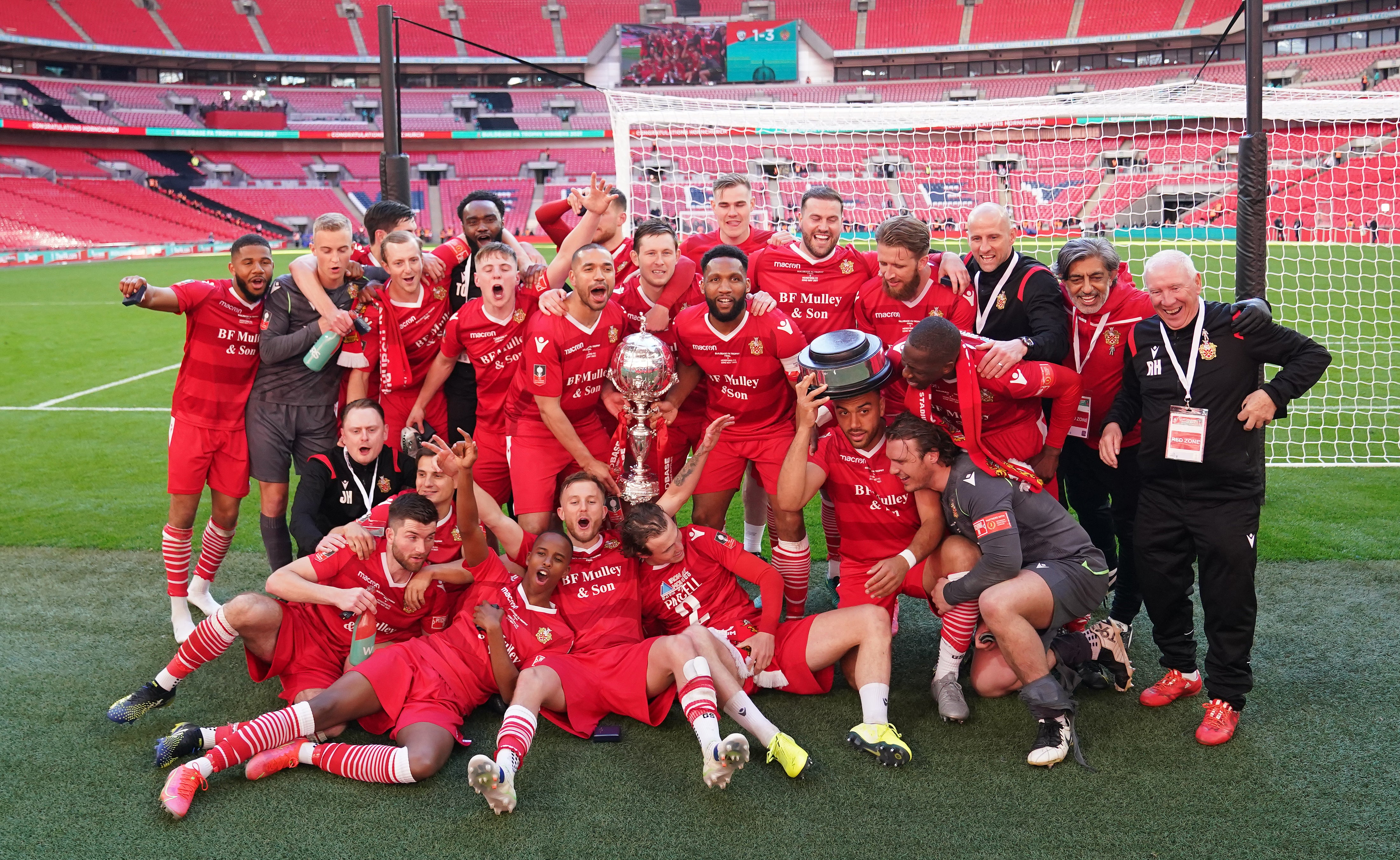 Hornchurch celebrate their win (Zac Goodwin/PA)